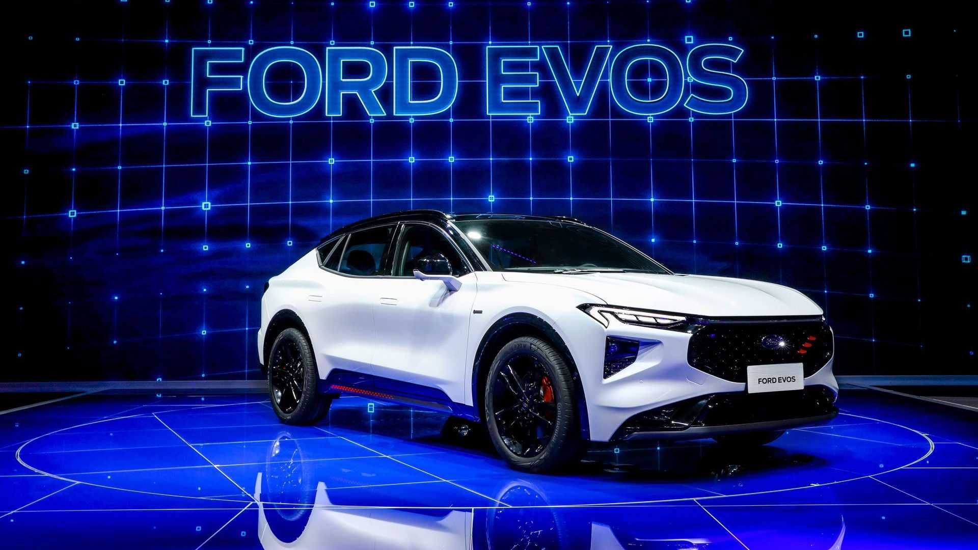 نمای جلو از خودرو شاسی بلند فورد ایوس /  Ford Evos SUV