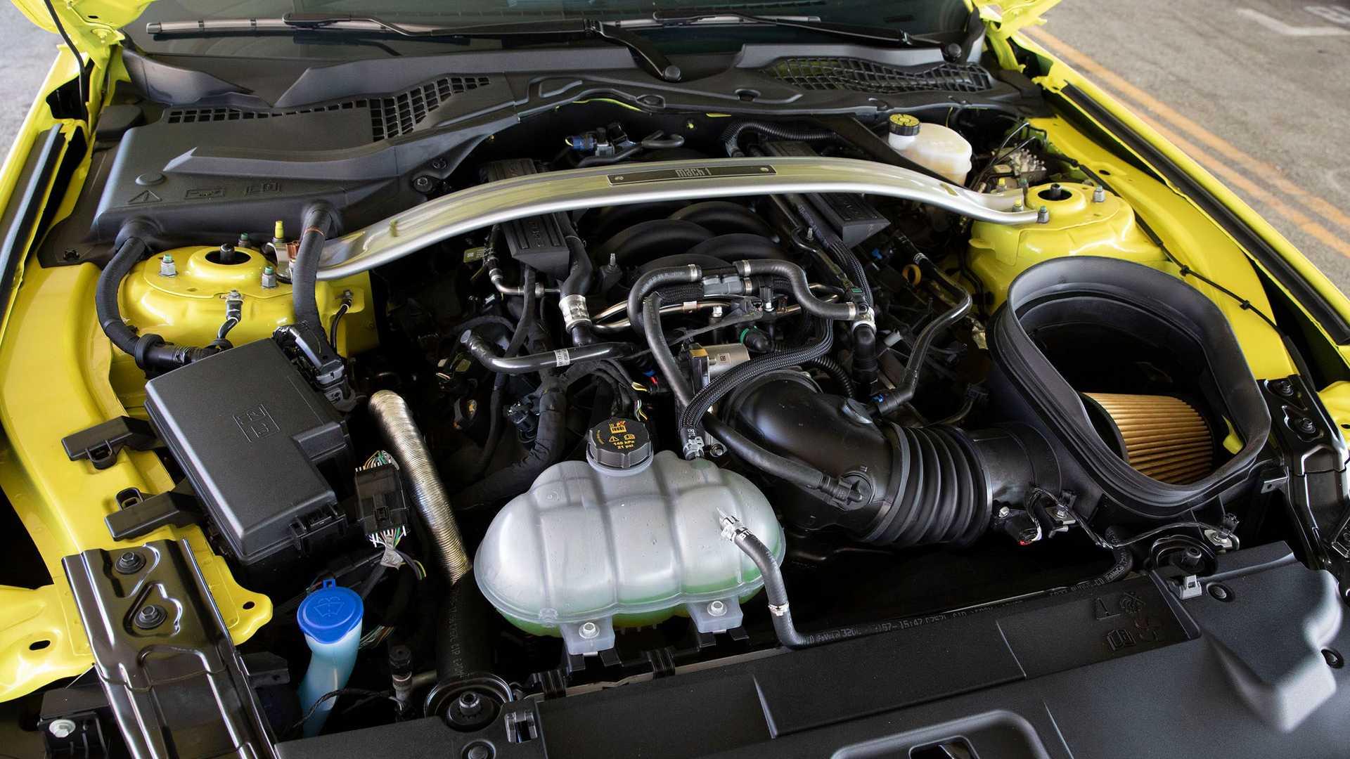 پیشرانه فورد موستانگ مک وان / Ford Mustang Mach 1 زرد رنگ