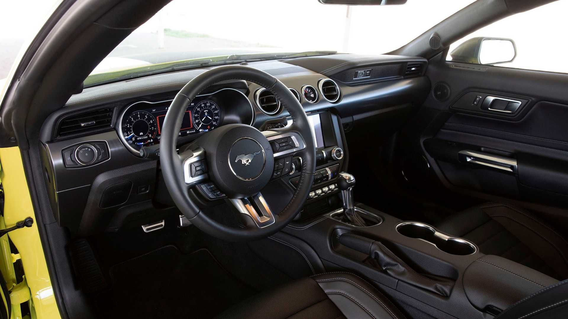 فرمان و کابین فورد موستانگ مک وان / Ford Mustang Mach 1 زرد رنگ