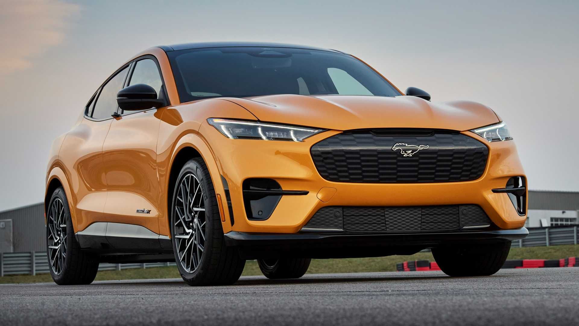 نمای روبرو فورد موستانگ مک‌ای جی تی Ford Mustang  Mach-E GT