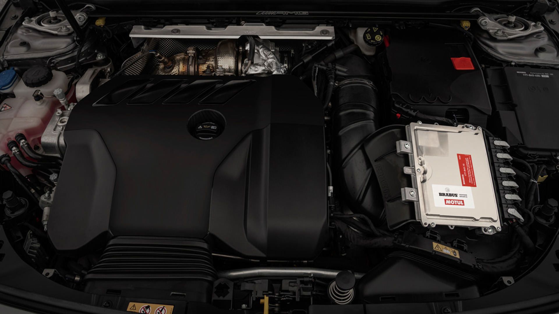 پیشرانه مرسدس آ ام گ تیونینگ برابوس / Brabus Mercedes-AMG A45 S نقره ای رنگ