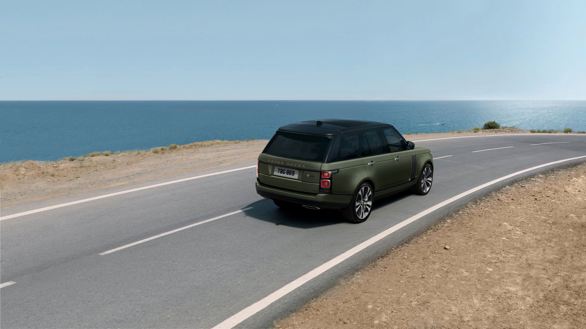 نمای عقب شاسی بلند لندرور رنجرور اس وی اتوبیوگرافی / Land Rover Range Rover SVAutobiography سبز رنگ