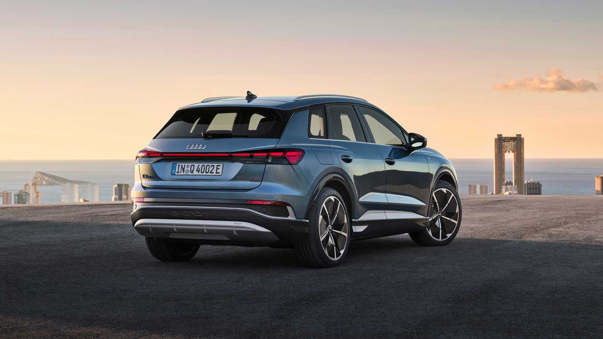 نمای پشت آئودی کیو4 ای ترون Audi Q4 E-Tron And Q4 Sportback