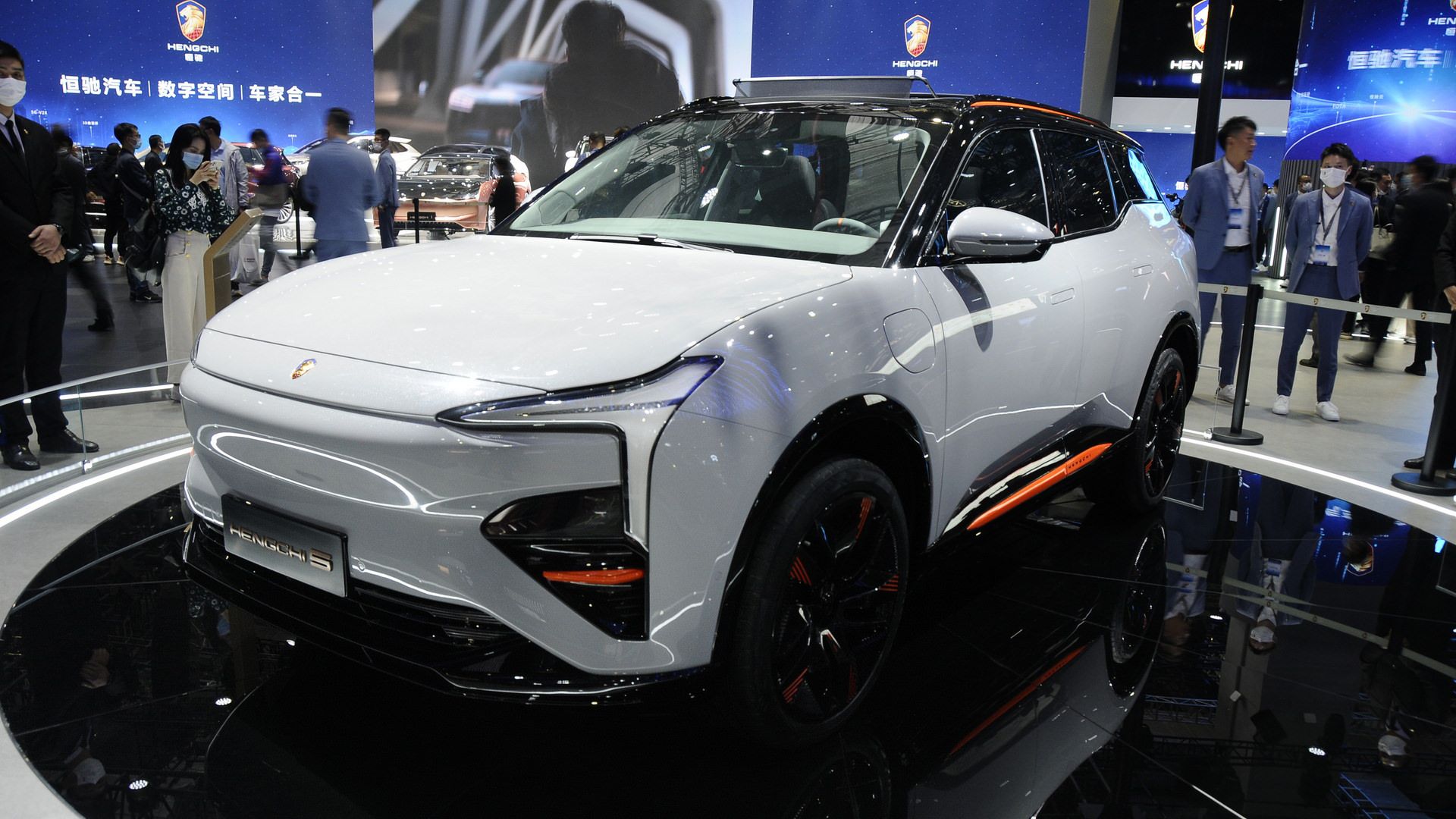 خودروی الکتریکی هنگ چی / Hengchi EV سفید رنگ