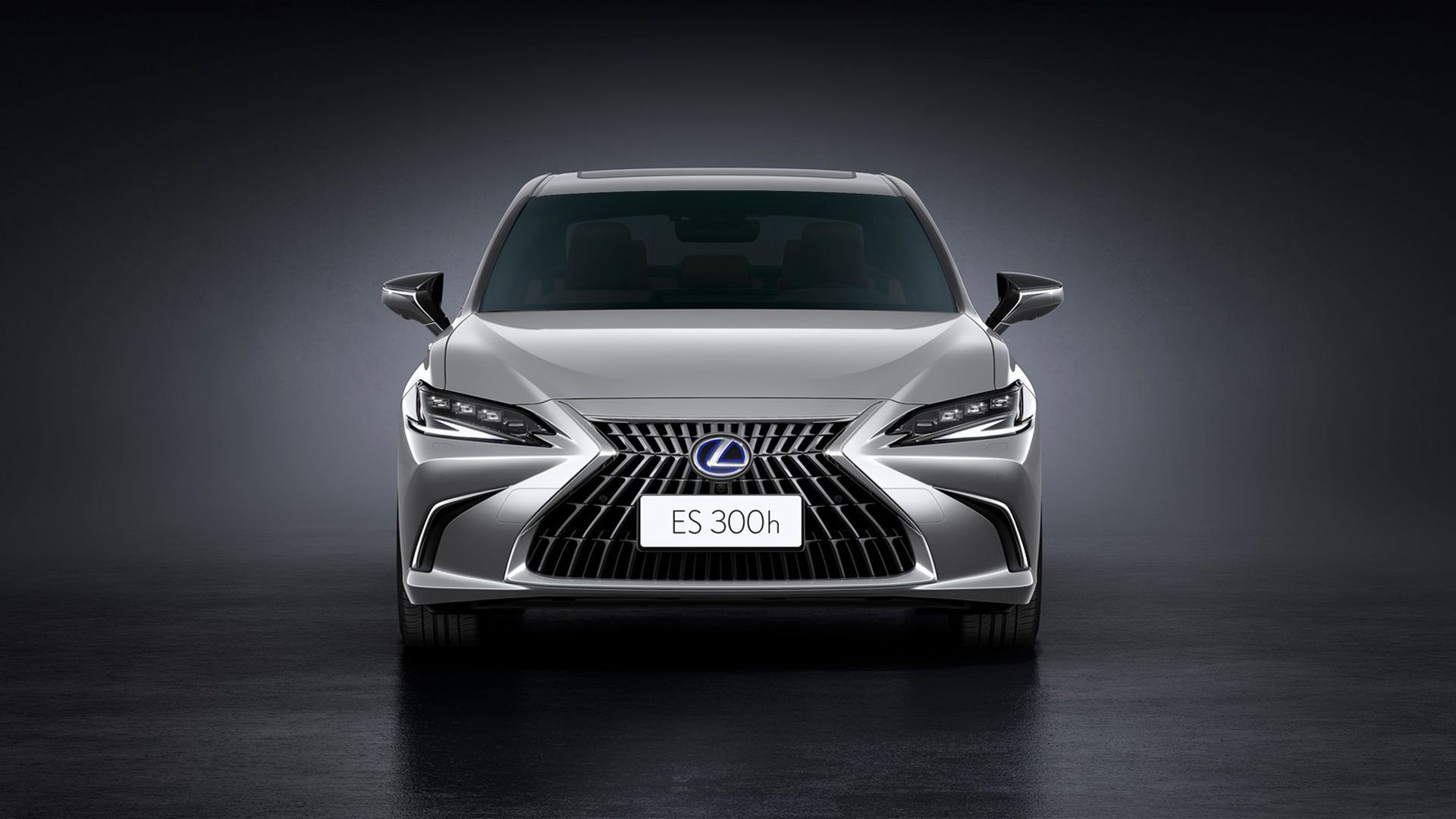 نمای جلو سدان لکسوس ای اس مدل 2022 / 2022 Lexus ES نقره ای رنگ
