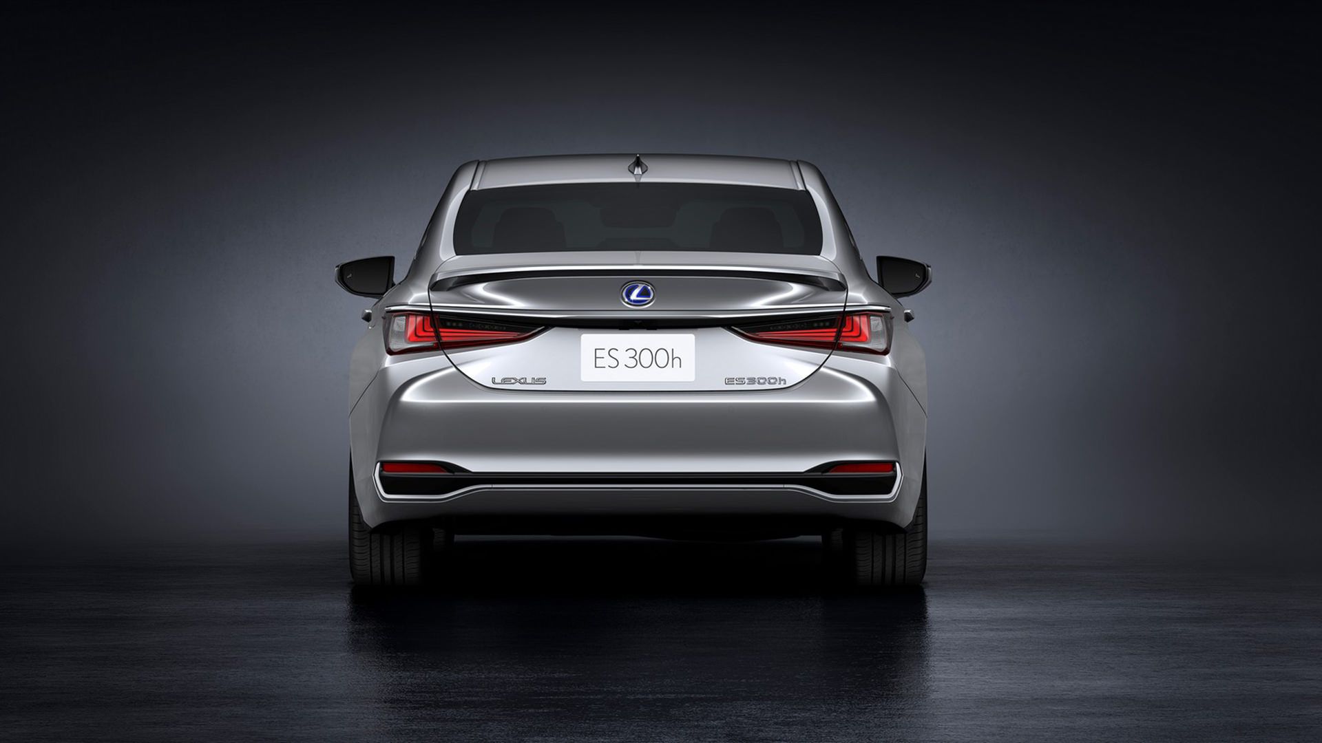 نمای عقب سدان لکسوس ای اس مدل 2022 / 2022 Lexus ES نقره ای رنگ