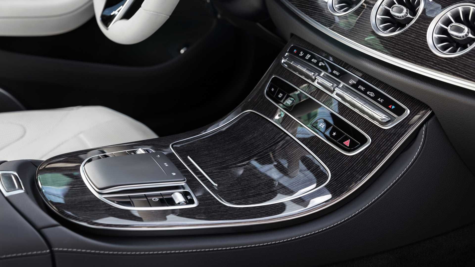 نمای کنسول Mercedes-Benz CLS AMG مرسدس بنز سی ال اس 2022