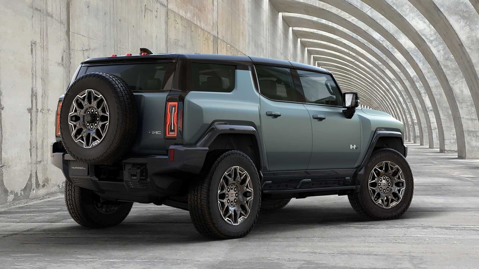 GMC Hummer EV SUV شاسی بلند هامر نمای عقب
