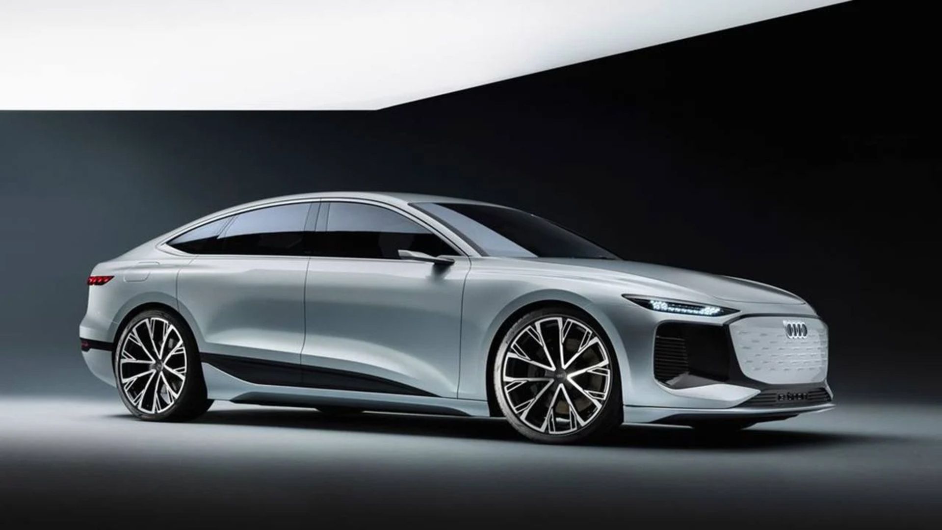 سه رخ راست مدل مفهومی آئودی ای ترون Audi A6 e-tron concept