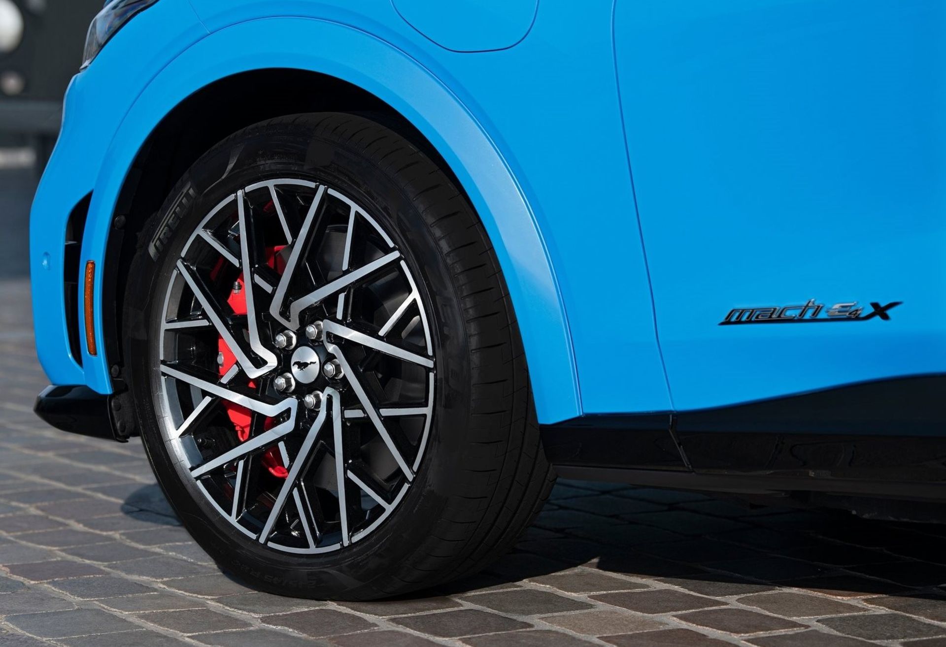 نمای چرخ  فورد موستانگ مک‌ای جی تی Ford Mustang  Mach-E GT