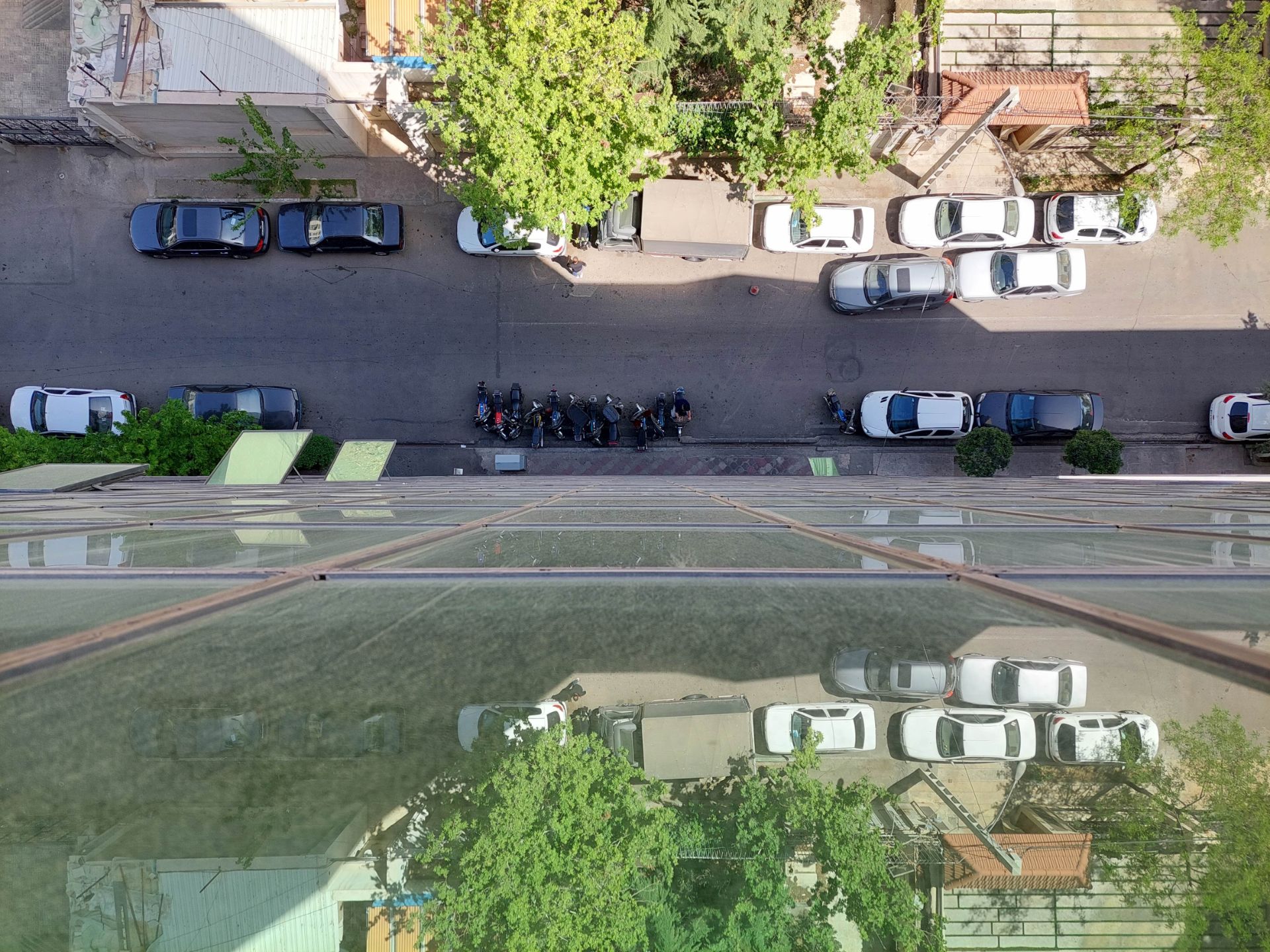 عکس نمونه دوربین واید گلکسی A52 در نور مناسب - بن بست آناهیتا خیابان جردن از نمای بالا