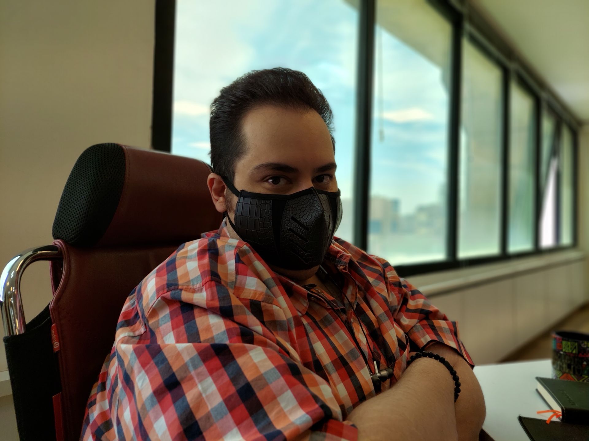 عکس نمونه پرتره گلکسی A72 - فرهنگ حشمتی از زومیت