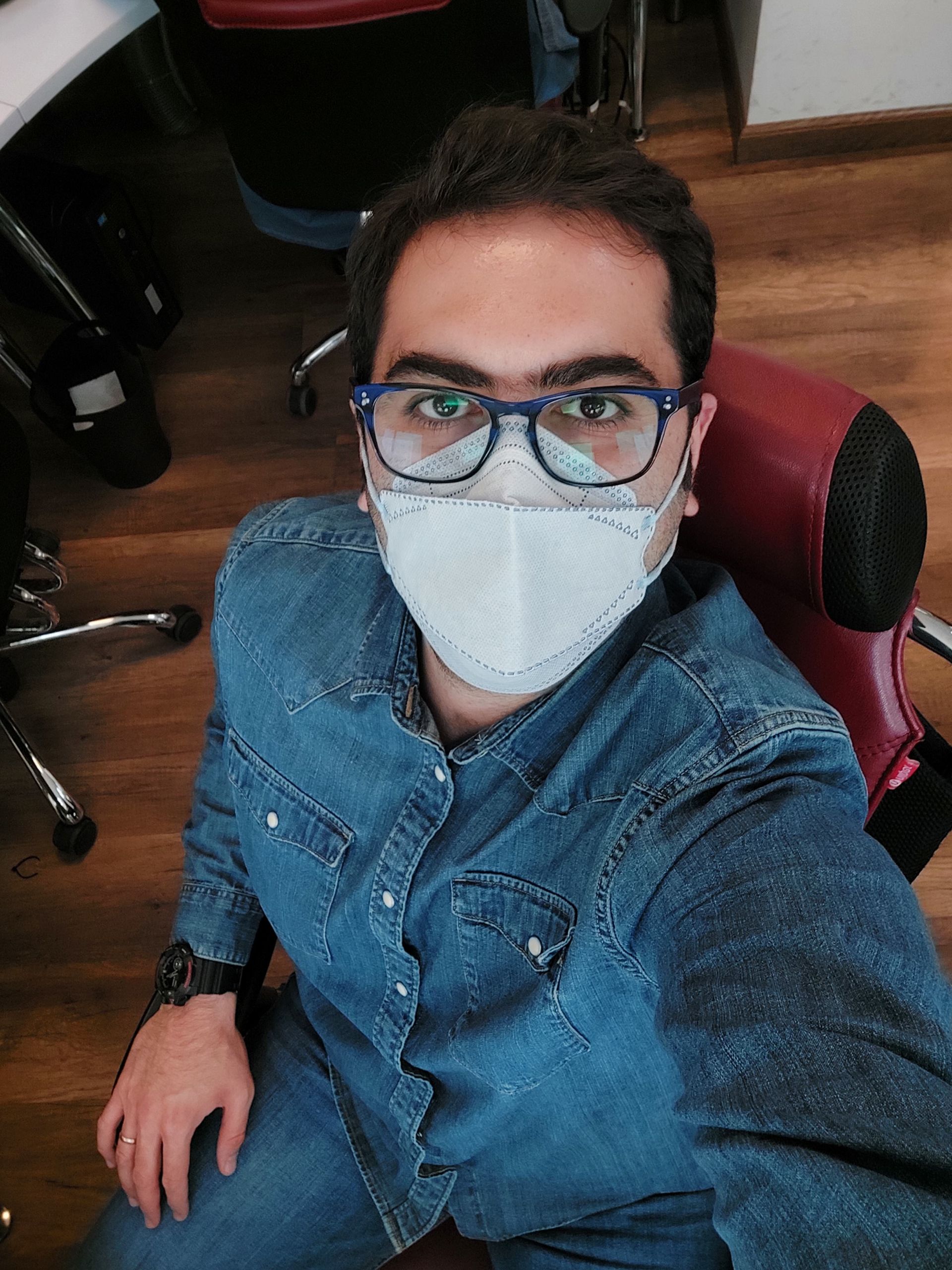 عکس نمونه سلفی گلکسی A72 - حسین خلیلی صفا از زومیت