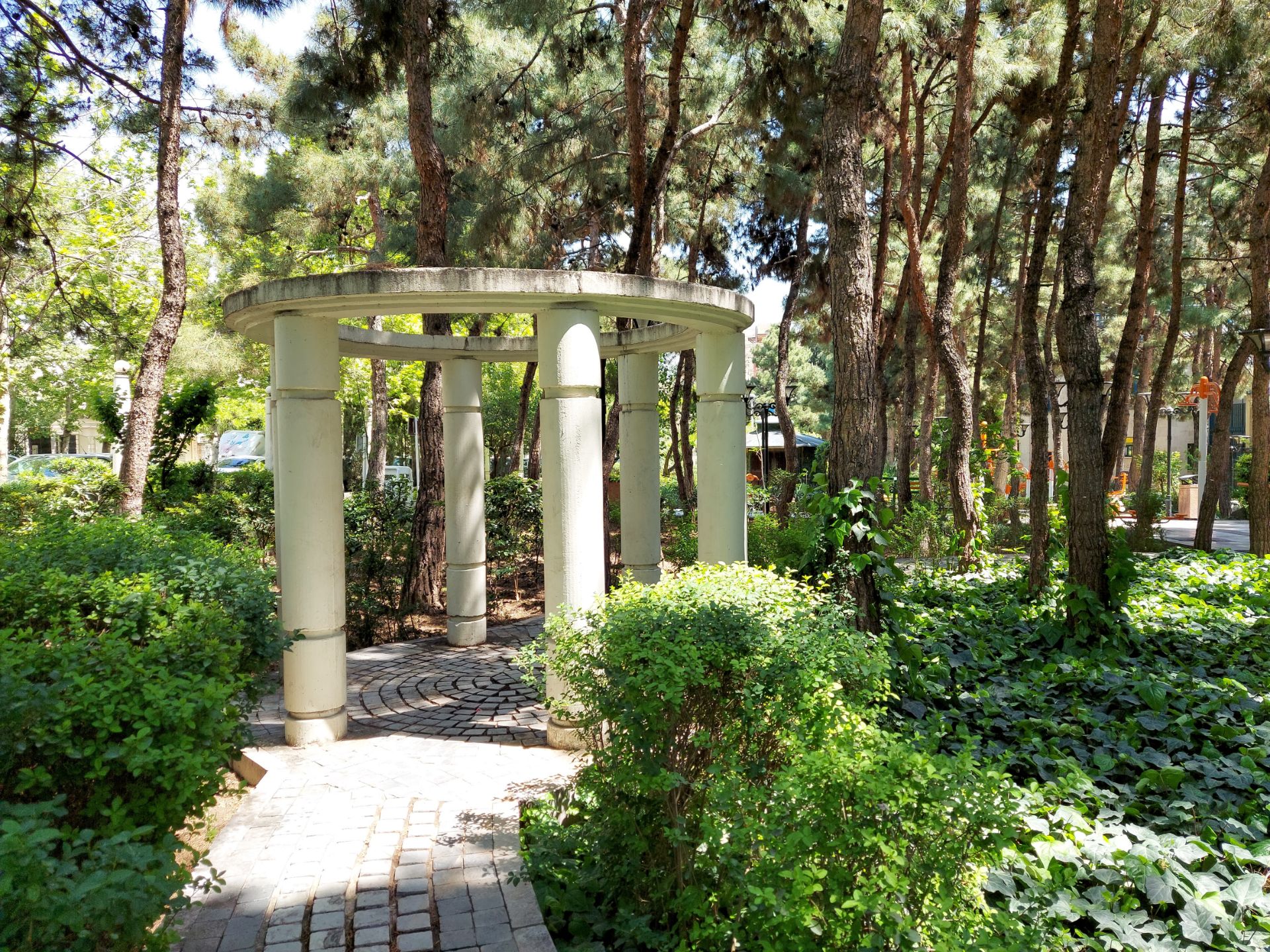 عکس نمونه دوربین واید گلکسی M51 سامسونگ در نور مناسب - نمایی در پارک صبا خیابان جردن