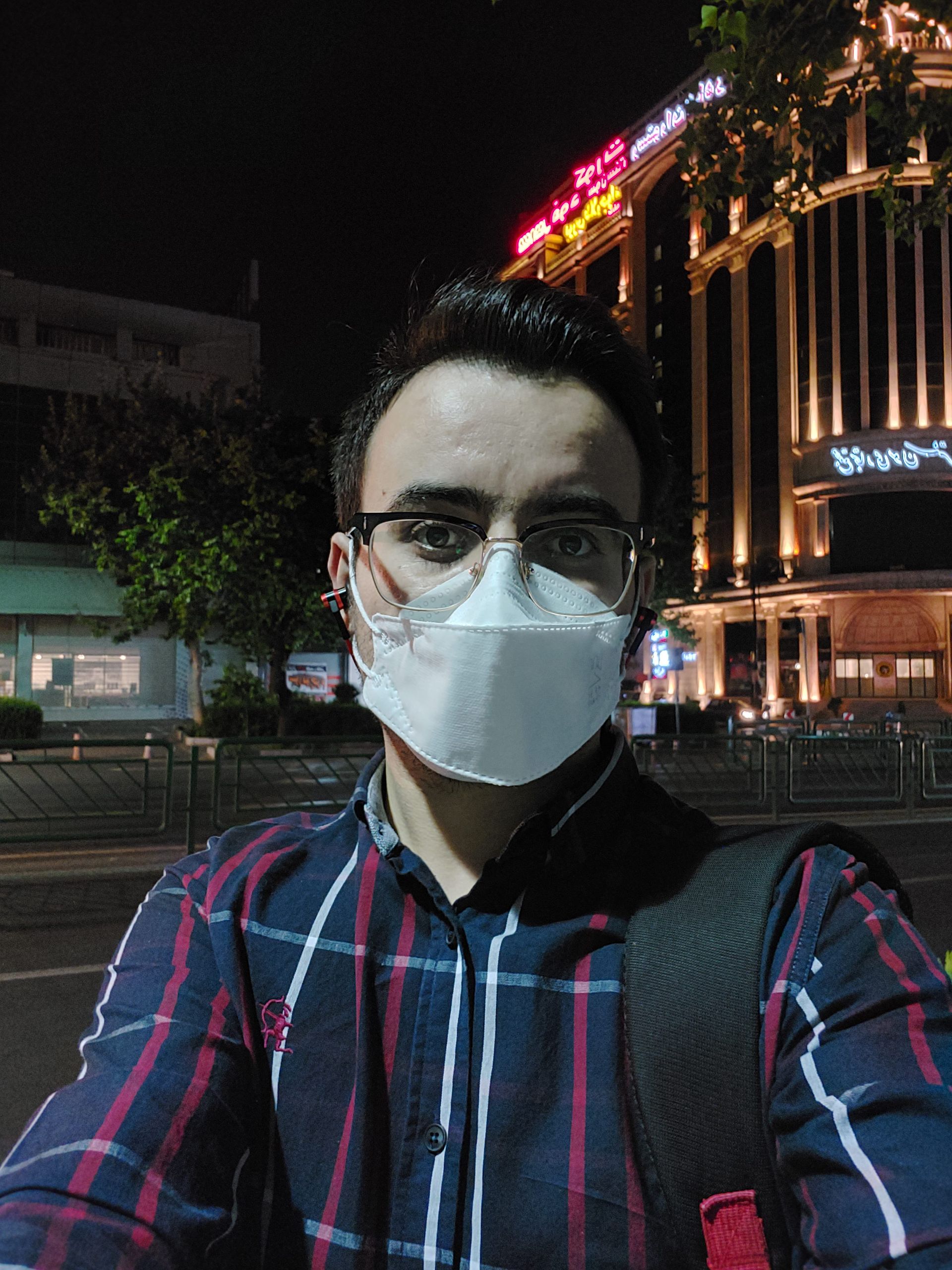 عکس نمونه سلفی گلکسی M51 سامسونگ - مهرداد عیسی لو از زومیت