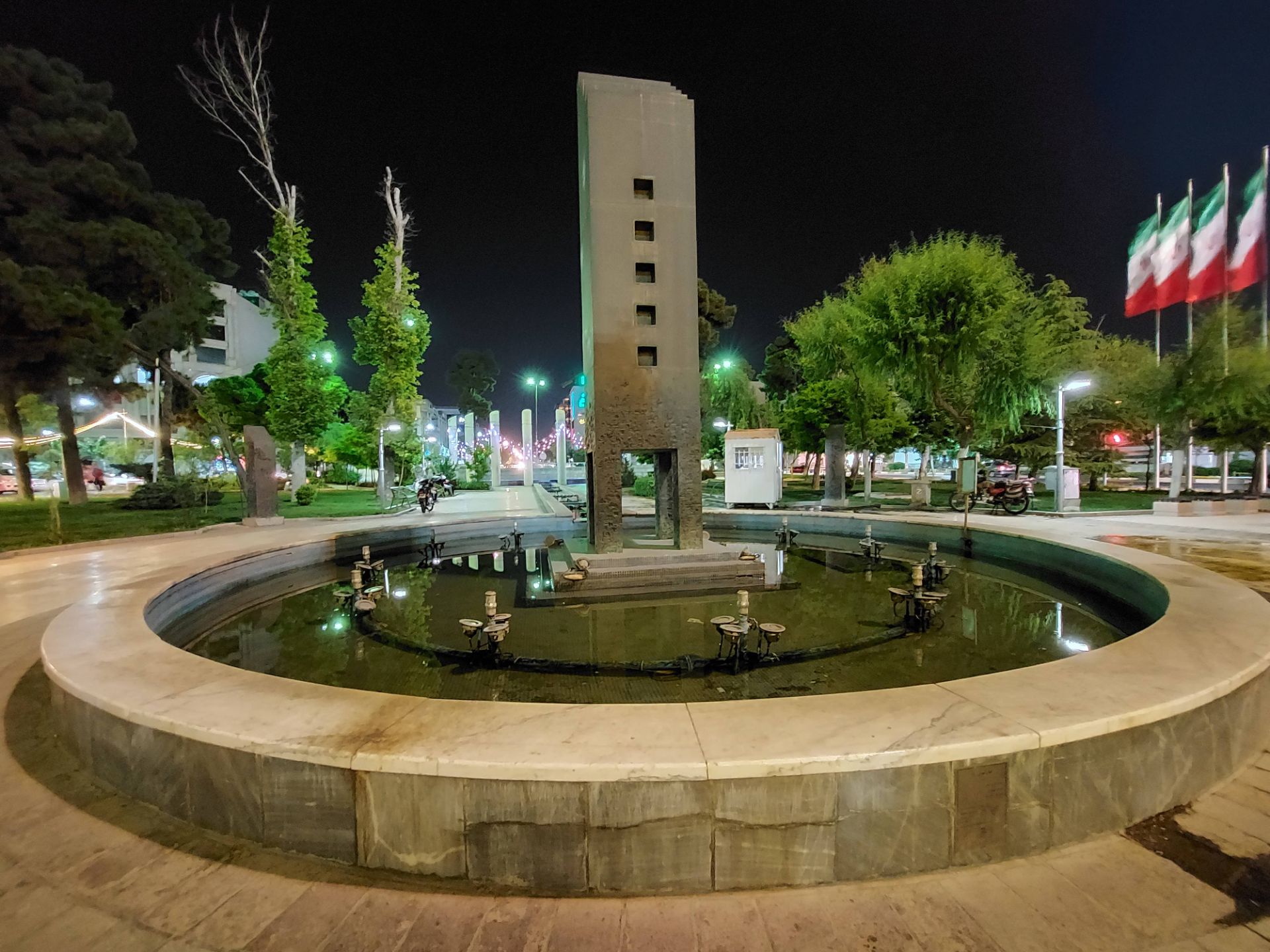 عکس نمونه دوربین اولتراواید گلکسی M51 سامسونگ در نور کم - نمایی در میدان هفت حوض