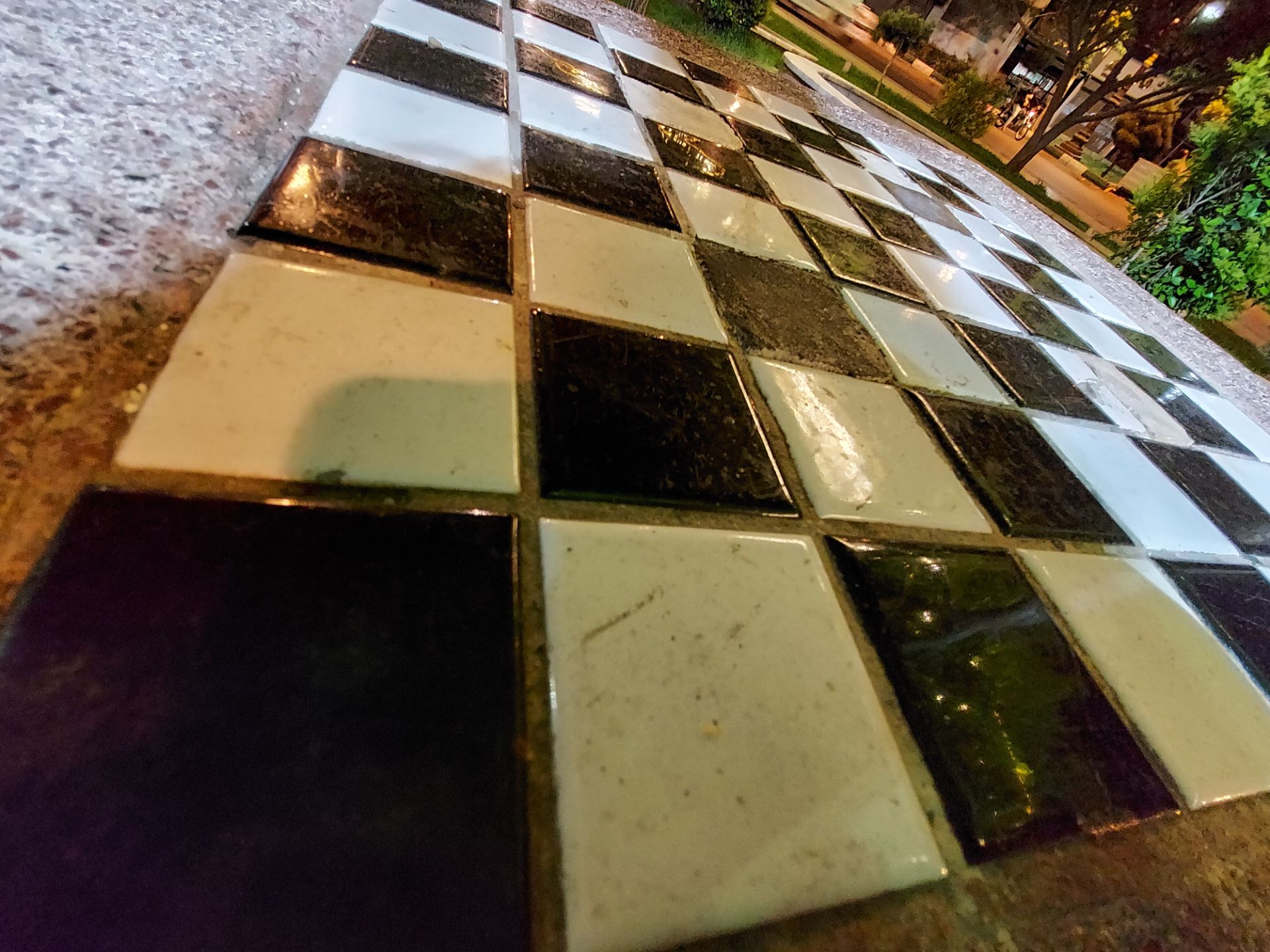 عکس نمونه دوربین اولتراواید گلکسی M51 سامسونگ در نور کم - صفحه شطرنج در میدان هفت حوض
