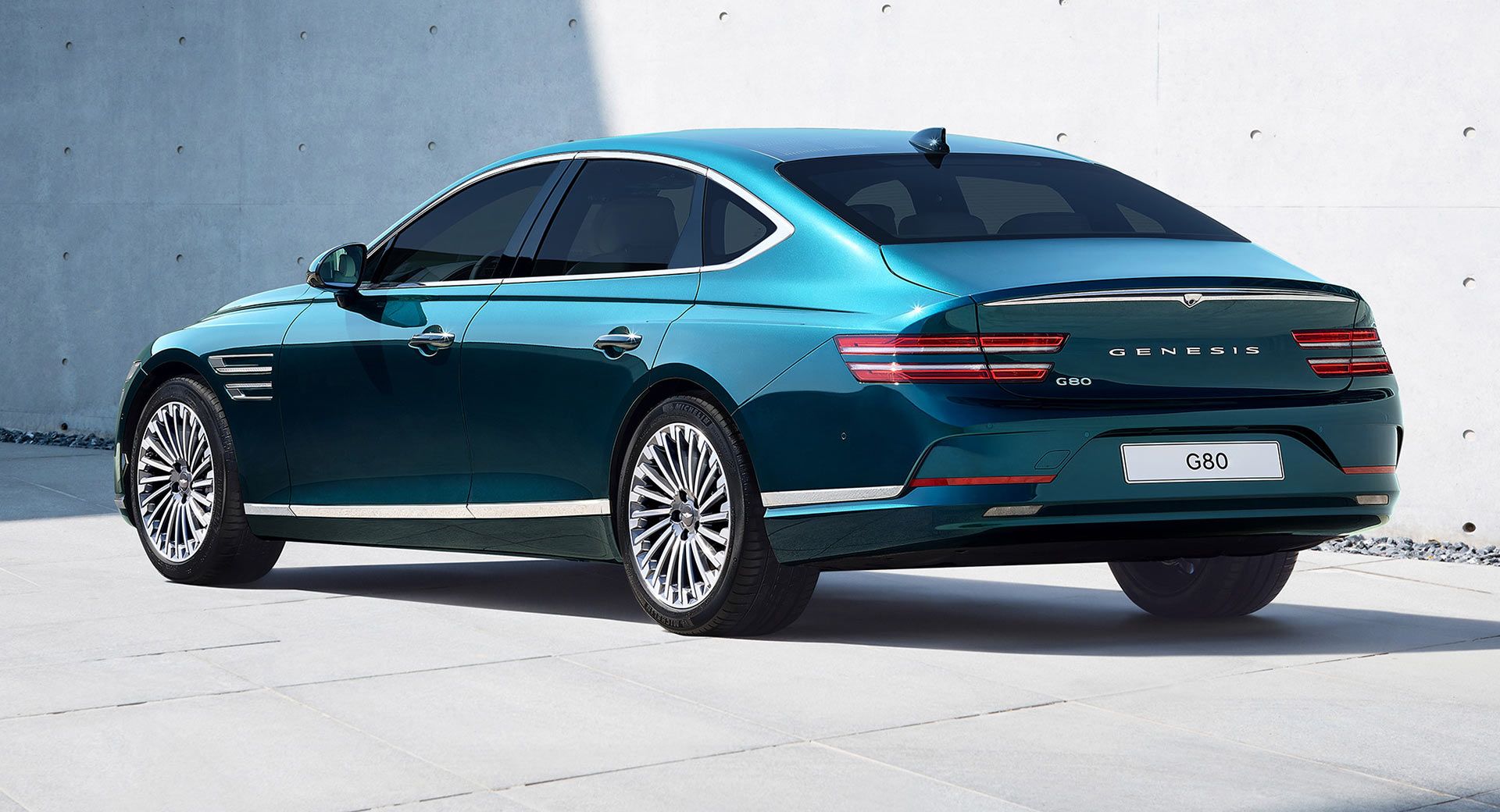 نمای پشت جنسیس جی80 برقی Genesis Electrified G80 ن