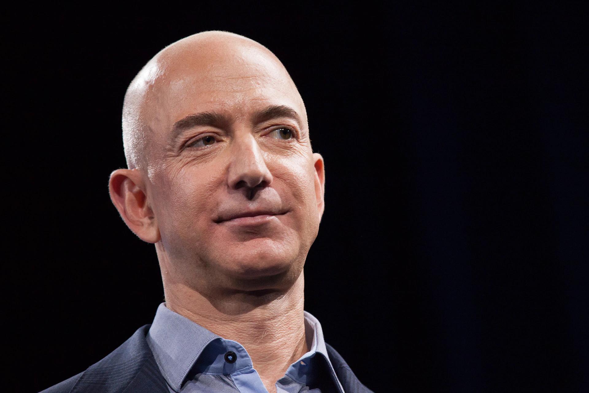 مرجع متخصصين ايران نماي نزديك چهره جف بيزوس / Jeff Bezos بنيان گذار آمازون / Amazon