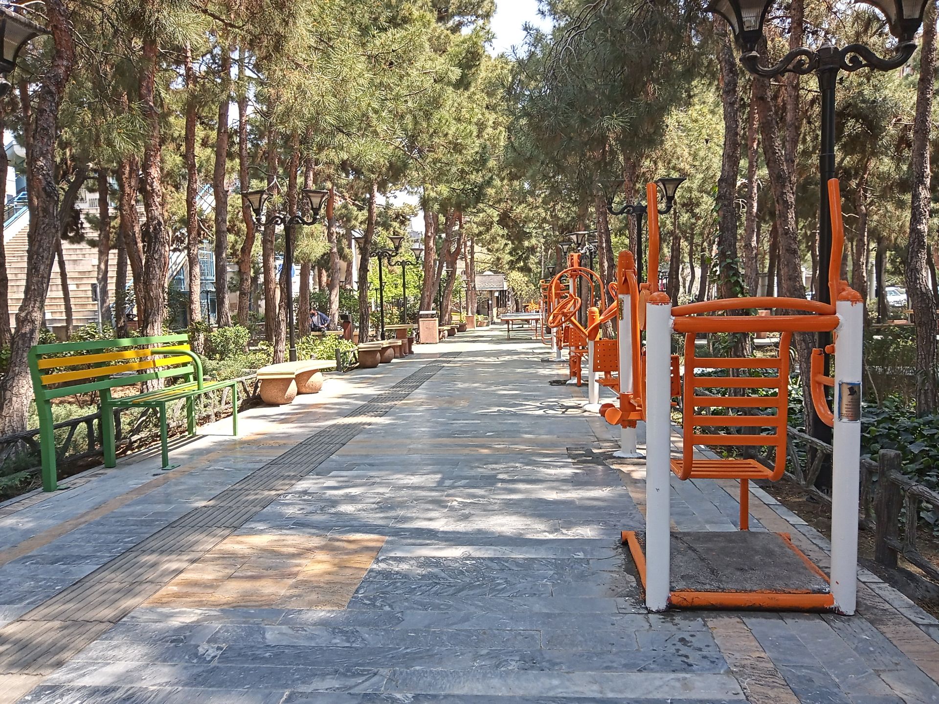 نمونه عکس دوربین اصلی ال جی K51S - لوازم ورزشی در پارک