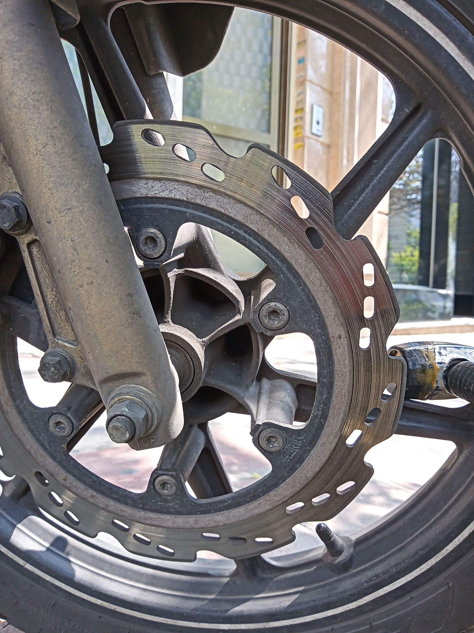 نمونه عکس دوربین اصلی ال جی K51S - موتورسیکلت