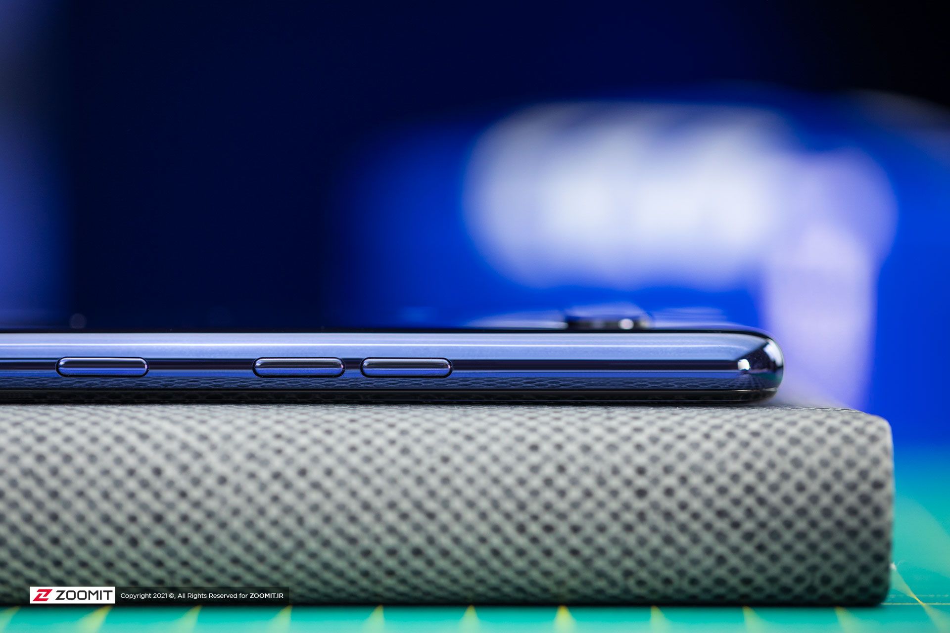 بررسی الی جی K51S کلیدهای کم و زیاد کردن صدا