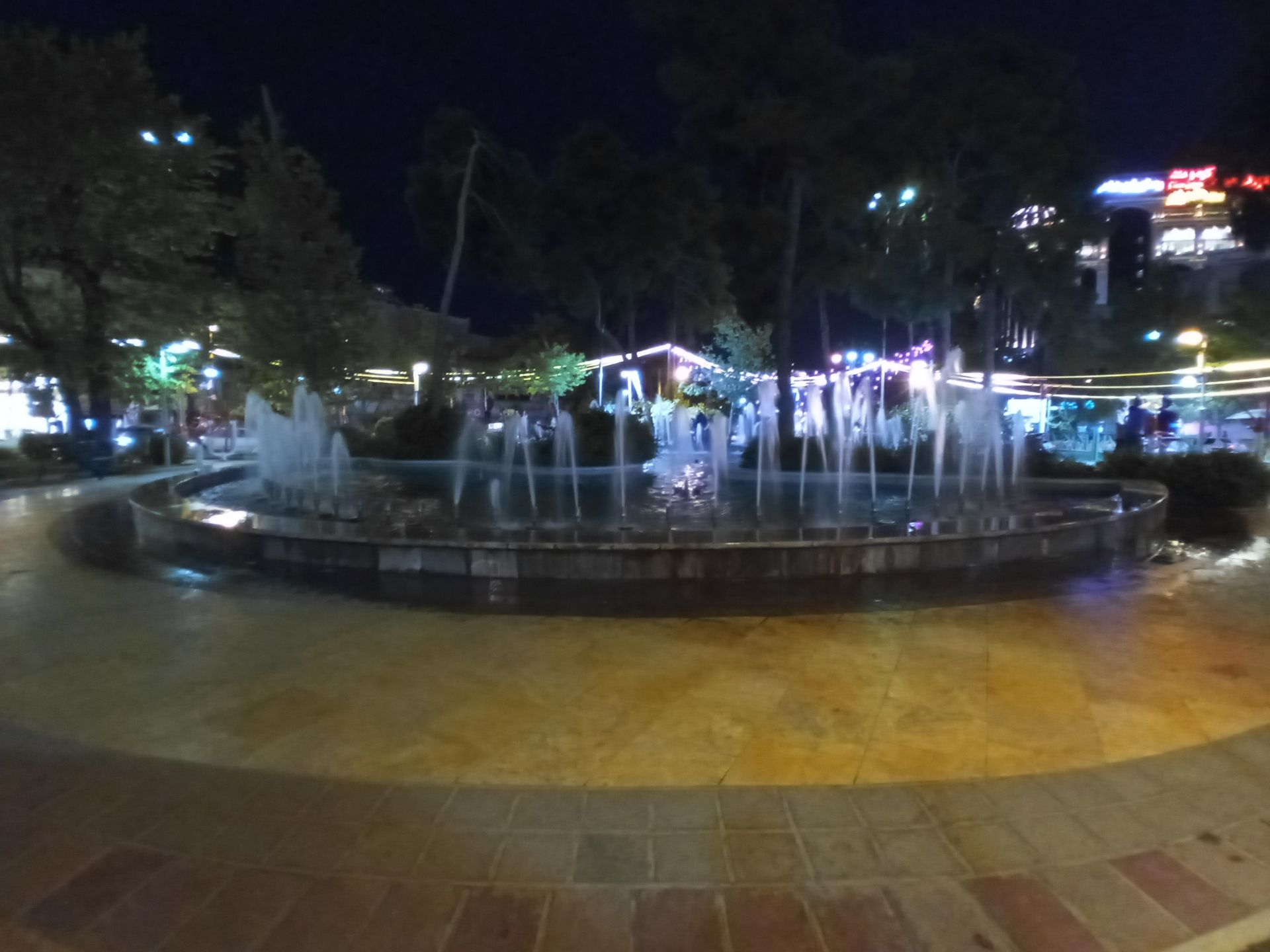 نمونه عکس دوربین اولتراواید ال جی K51S - فواره در پارک