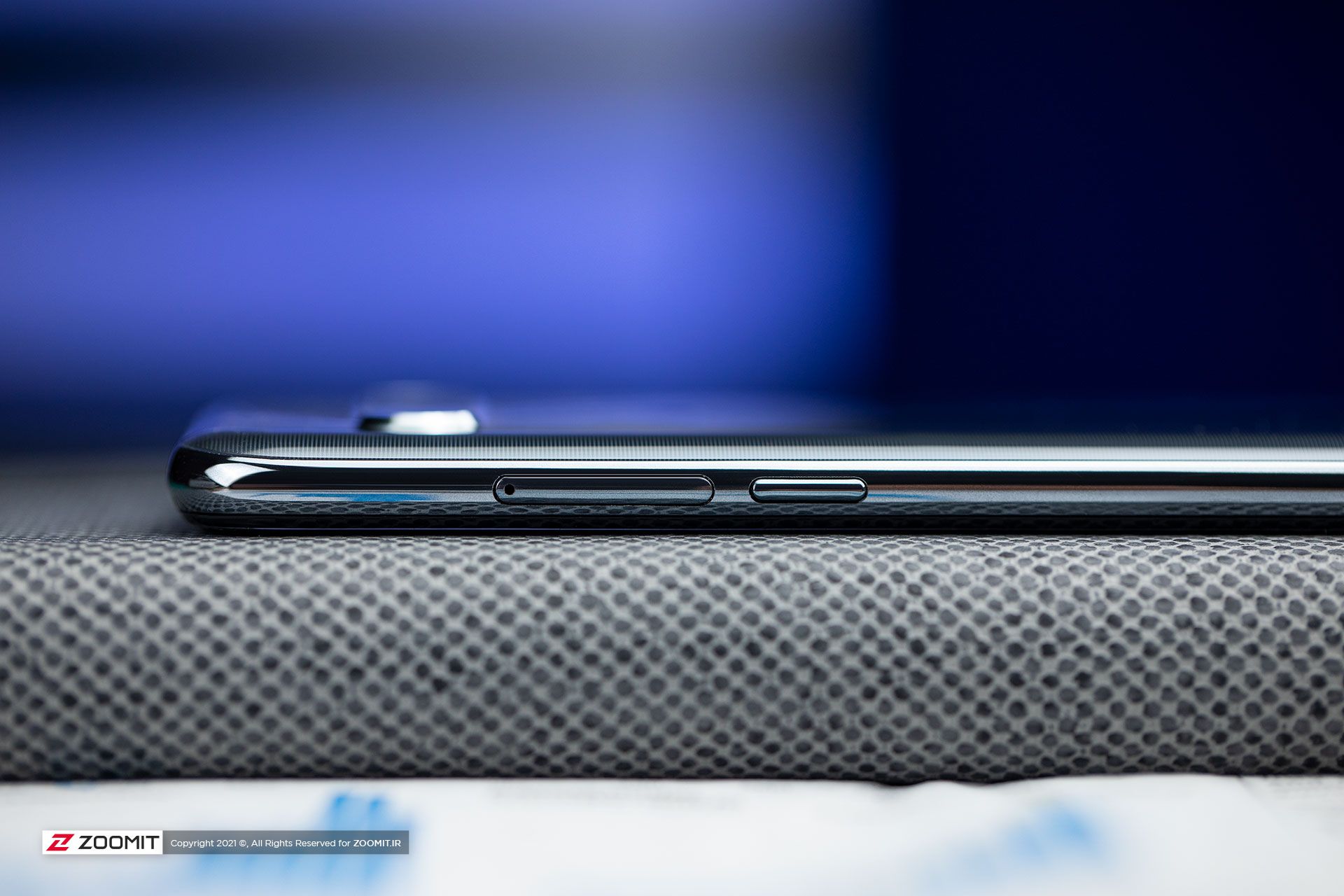 دکمه پاور و شکاف سیمکارت گوشی ال جی K61