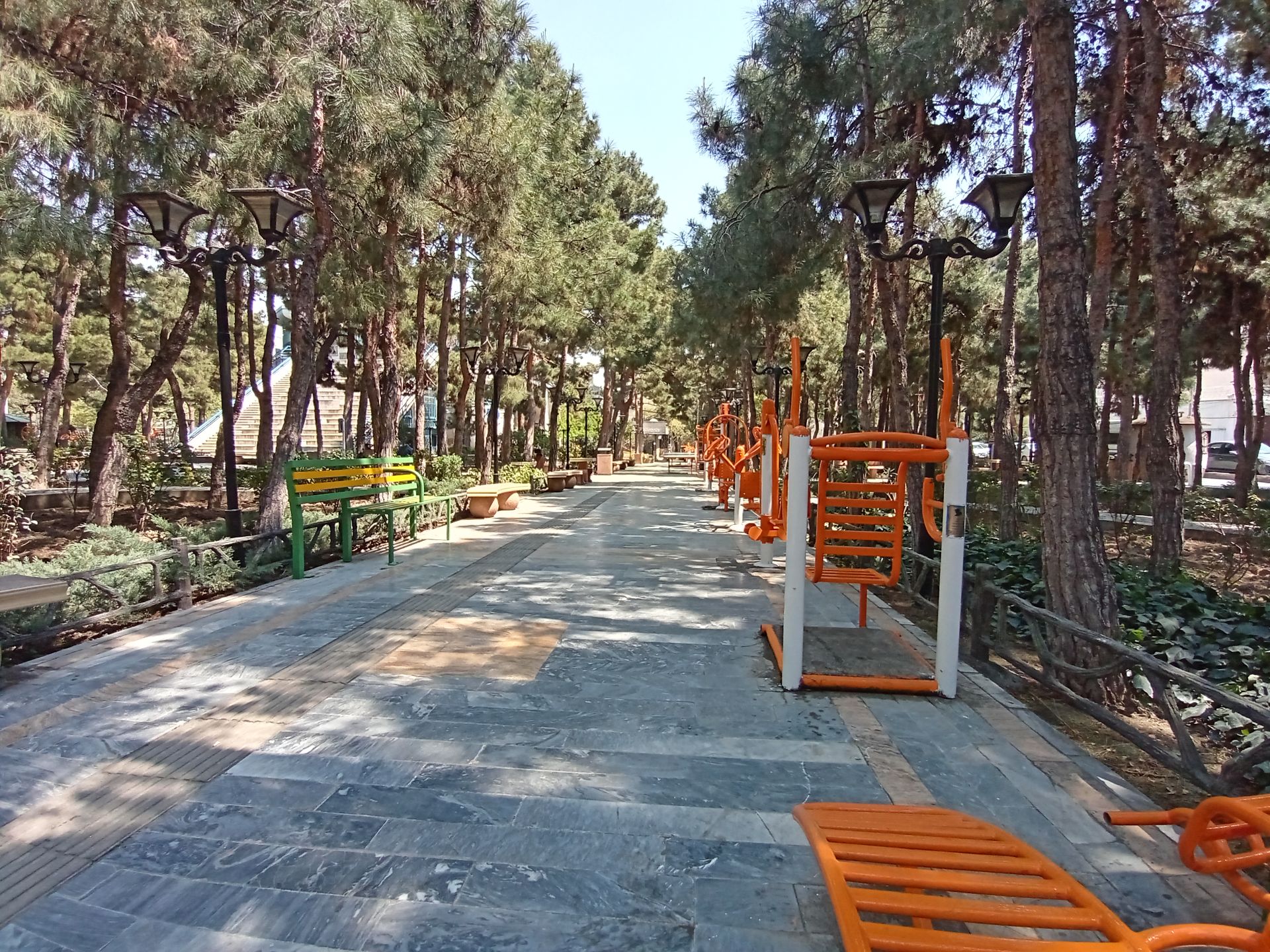 عکس نمونه دوربین اولترواید ال جی K61 در نور مناسب - وسایل ورزش پارک صبا جردن