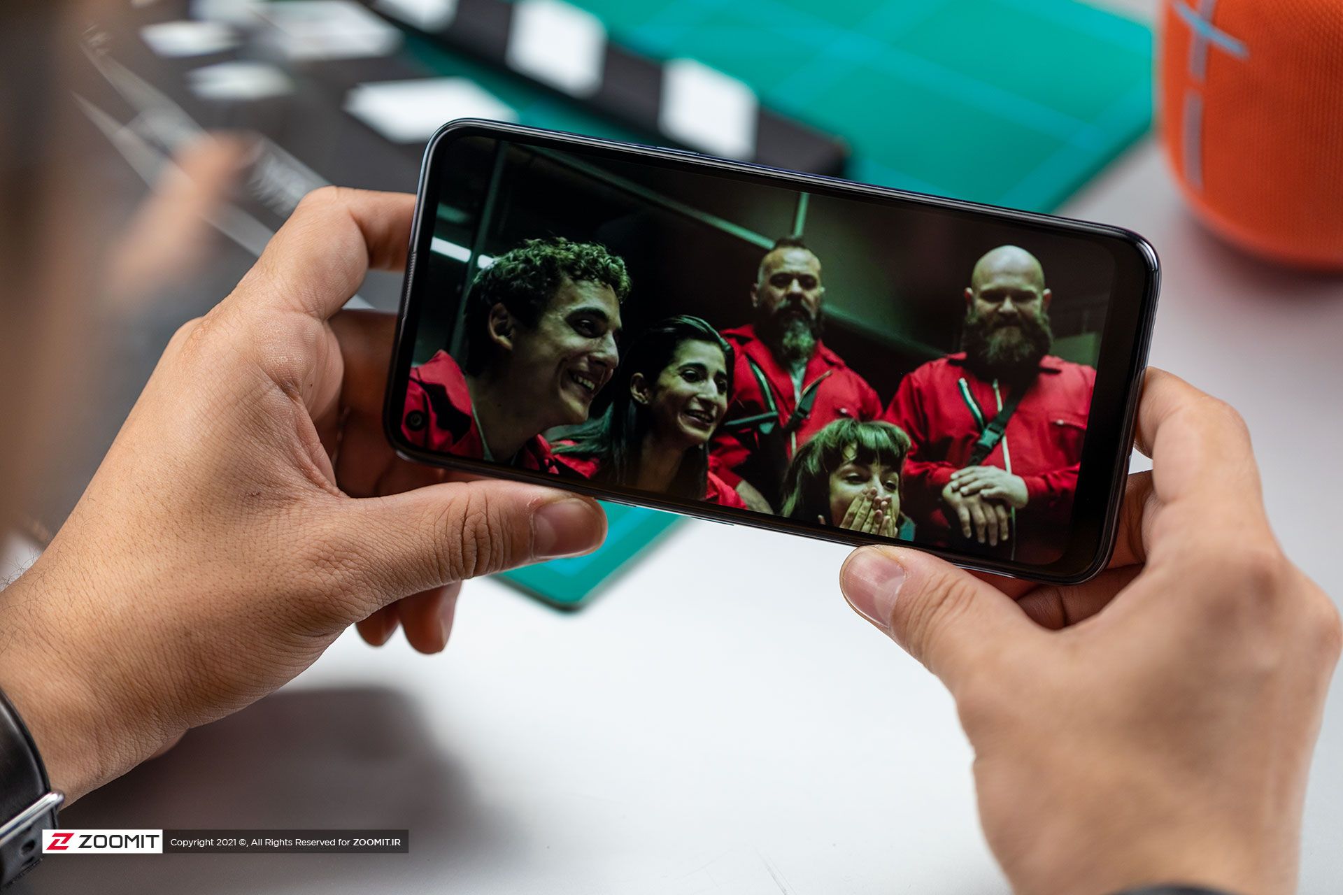 پخش سریال Money Heist روی گوشی ال جی K61