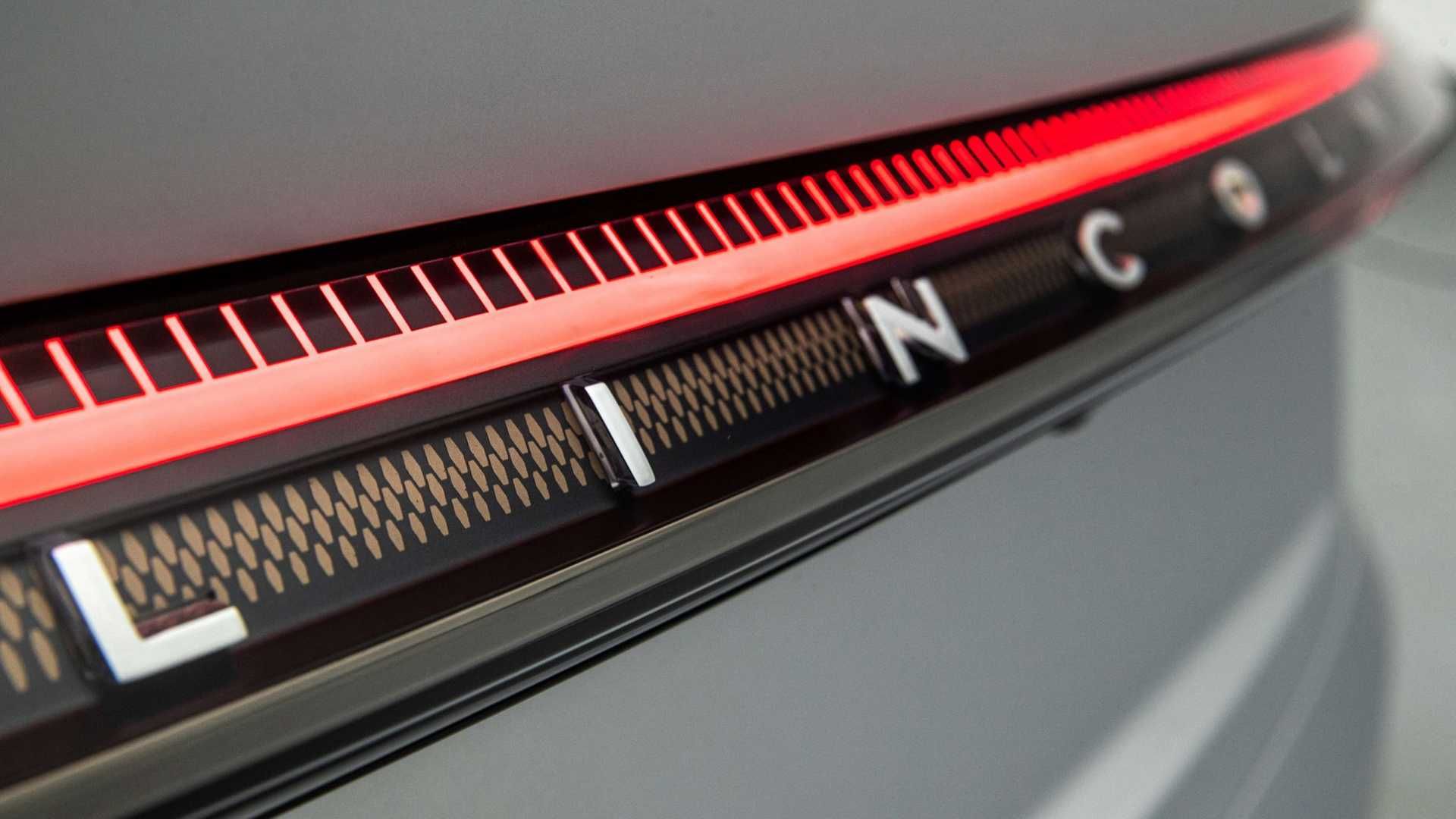 چراغ عقب سدان لوکس لینکلن زفیر رفلکشن / Lincoln Zephyr Reflection