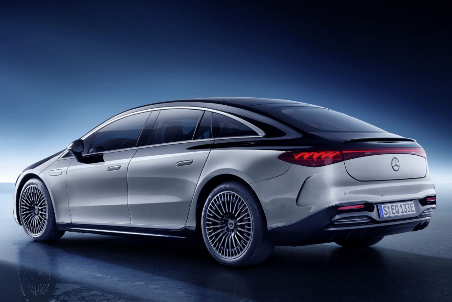 نمای پشت مرسدس بنز Mercedes-Benz EQS