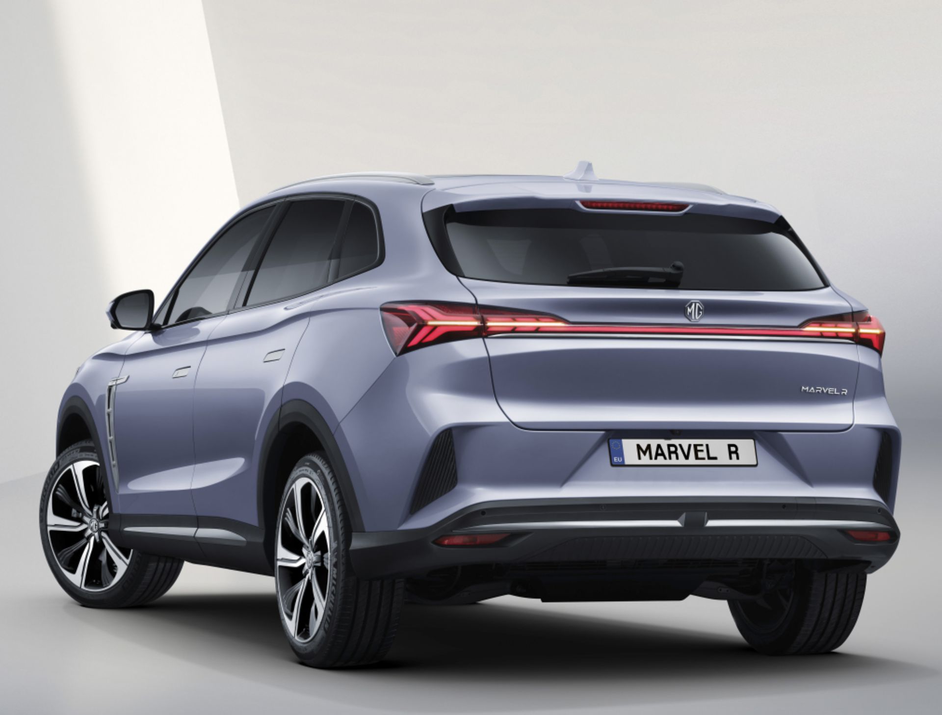 نمای پشت شاسی بلند برقی ام جی مارول MG Marvel R