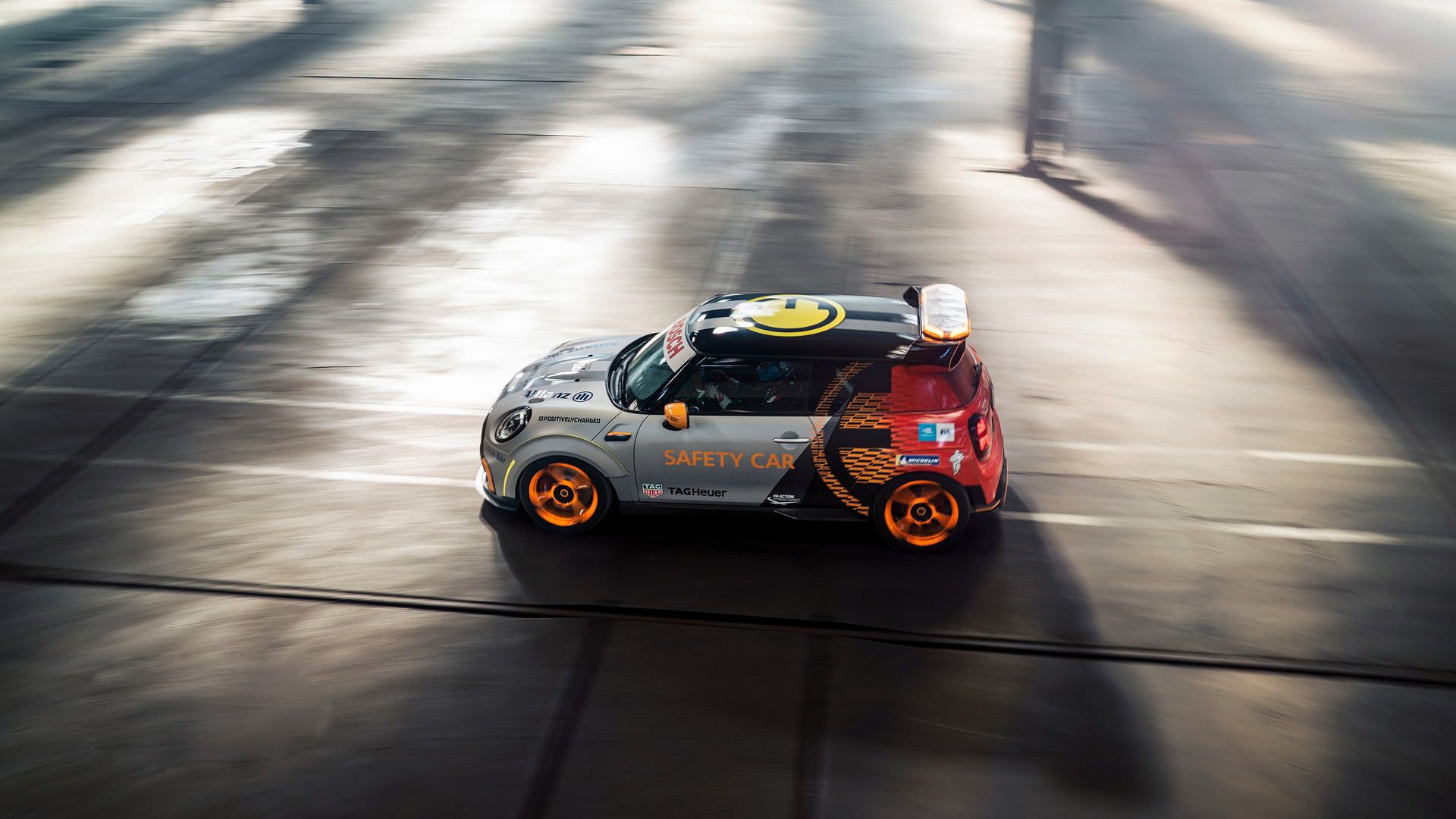 نمای بالا خودروی برقی مینی الکتریکی پیس ‌ستر / MINI Electric Pacesetter