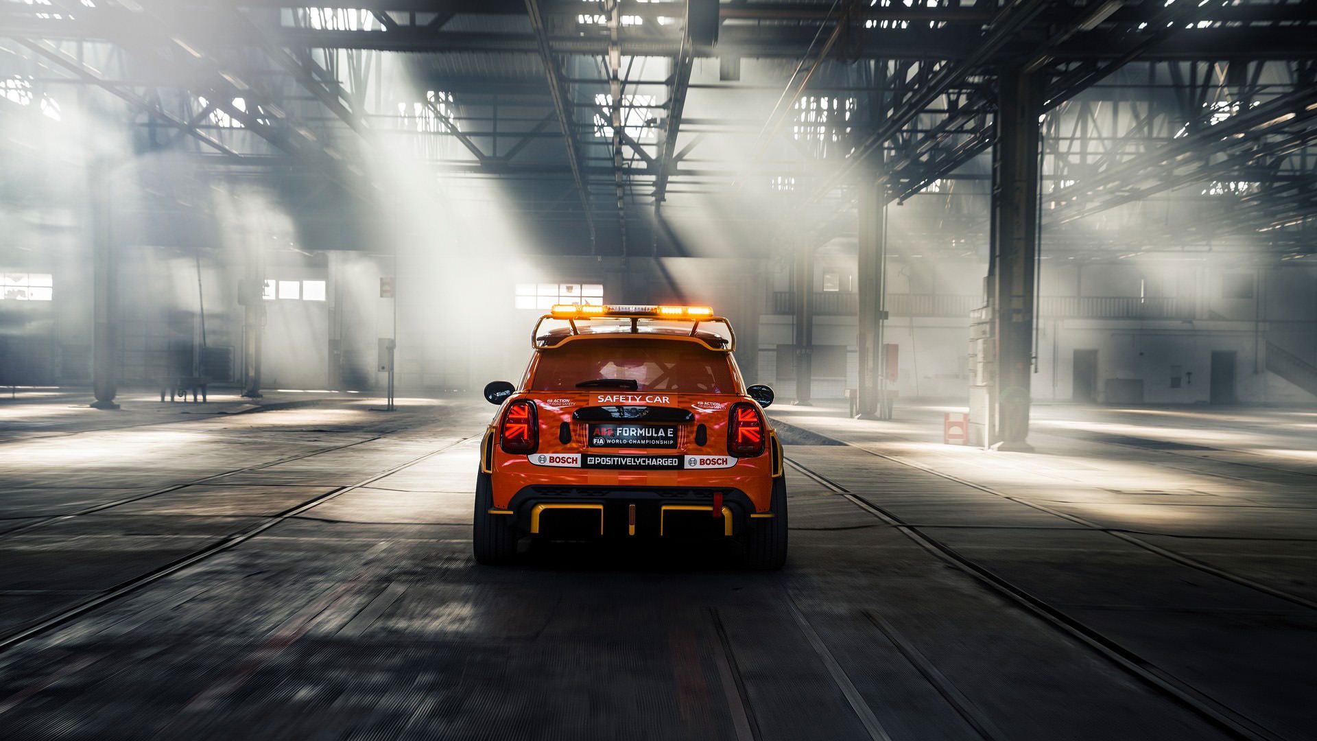 نمای عقب خودروی برقی مینی الکتریکی پیس ‌ستر / MINI Electric Pacesetter