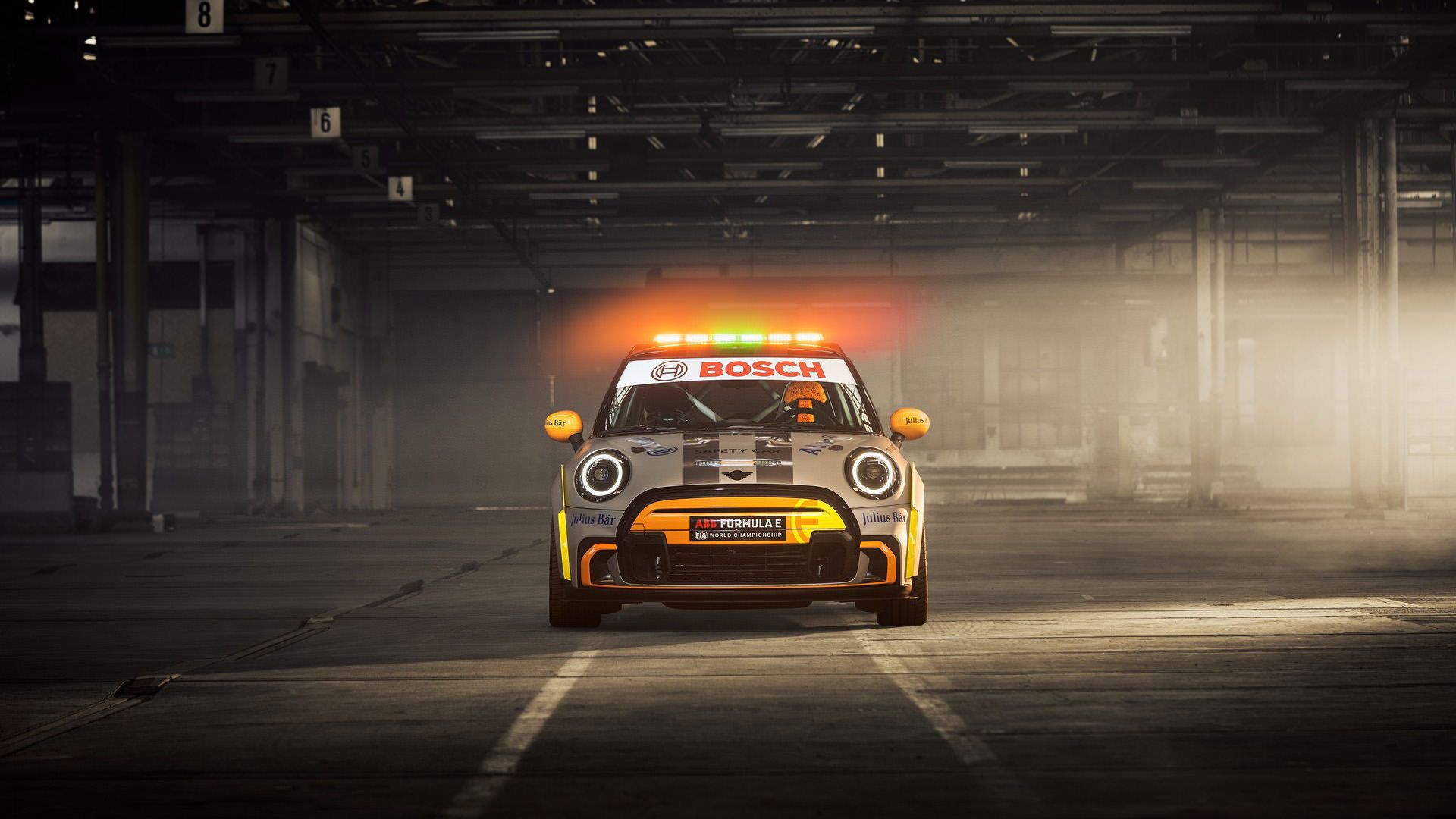 نمای جلو خودروی برقی مینی الکتریکی پیس ‌ستر / MINI Electric Pacesetter