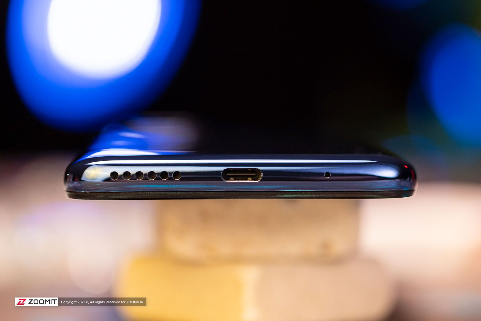 پورت شارژ USB-C و دریچه اسپیکر گوشی موتو جی ۹ پلاس موتورولا