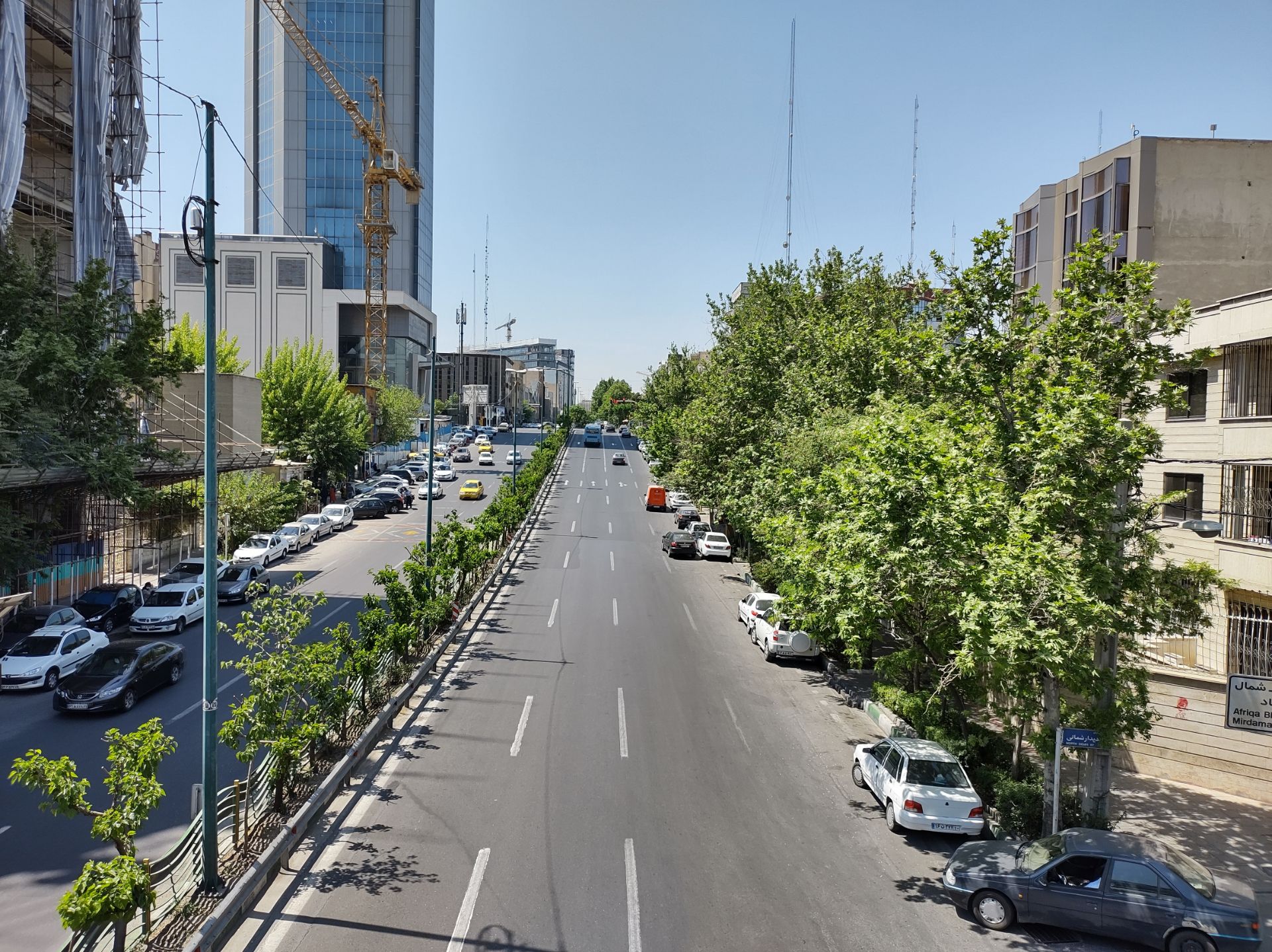 نمونه عکس دوربین اصلی موتورولا موتو جی ۹ پلاس در روز - خیابان حقانی