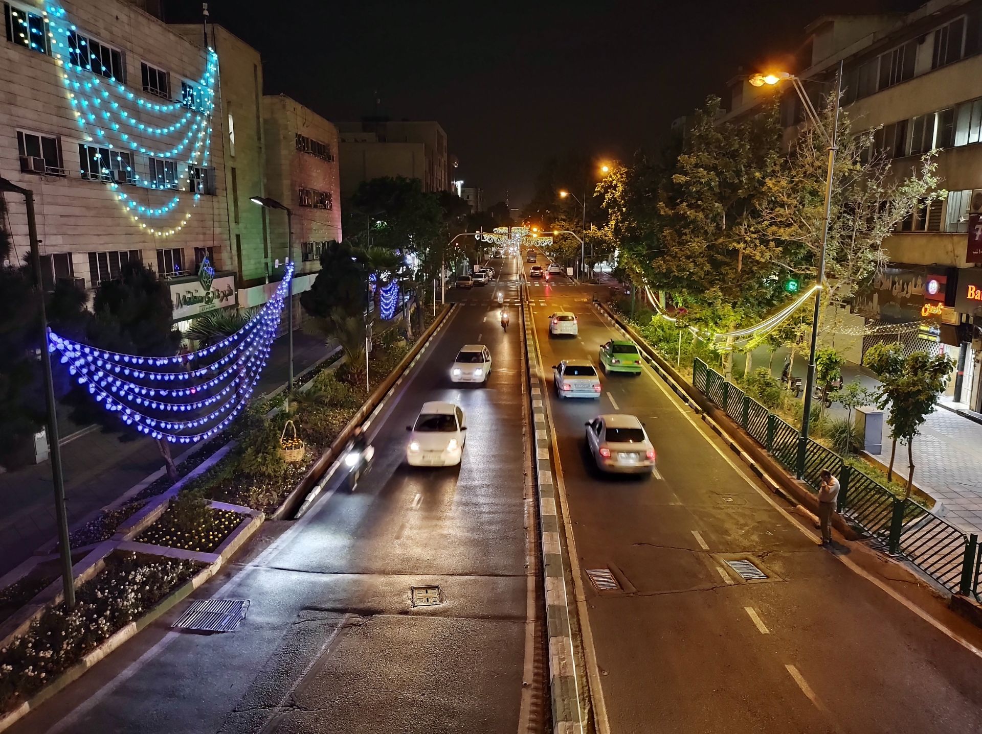 نمونه عکس دوربین اصلی موتورولا موتو جی ۹ پلاس در روز - خیابان و خودروها