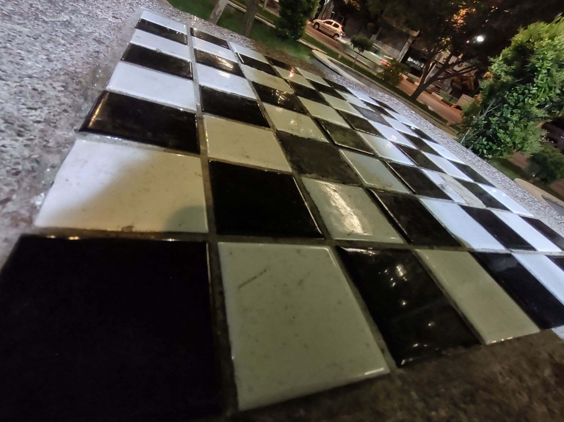مرجع متخصصين ايران نمونه عكس دوربين اولتراوايد موتورولا موتو جي ۹ پلاس در شب - ميز شطرنج