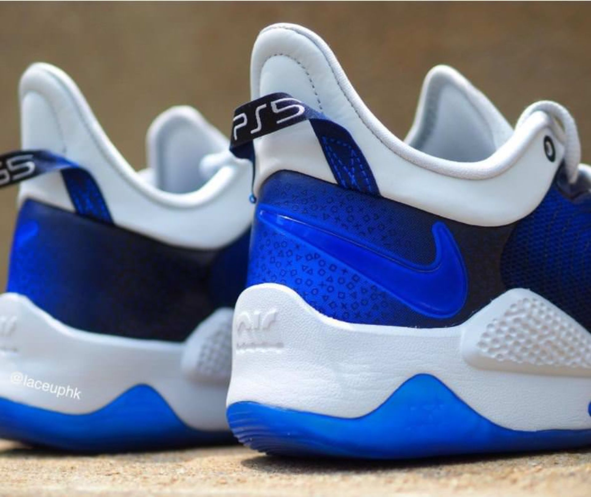 کفش نایکی با طراحی الهام گرفته از پلی استیشن 5