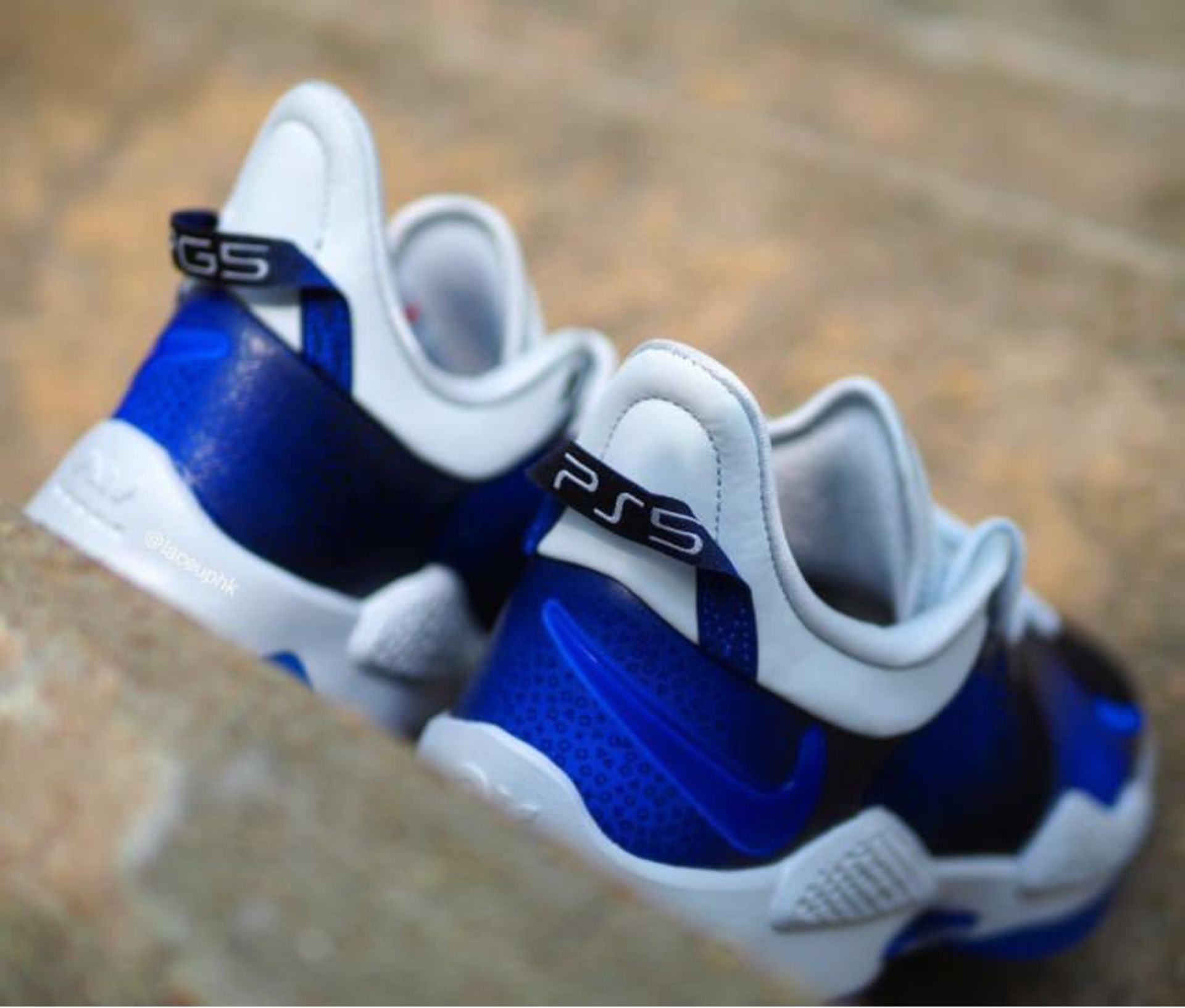 کفش نایکی با طراحی الهام گرفته از پلی استیشن 5