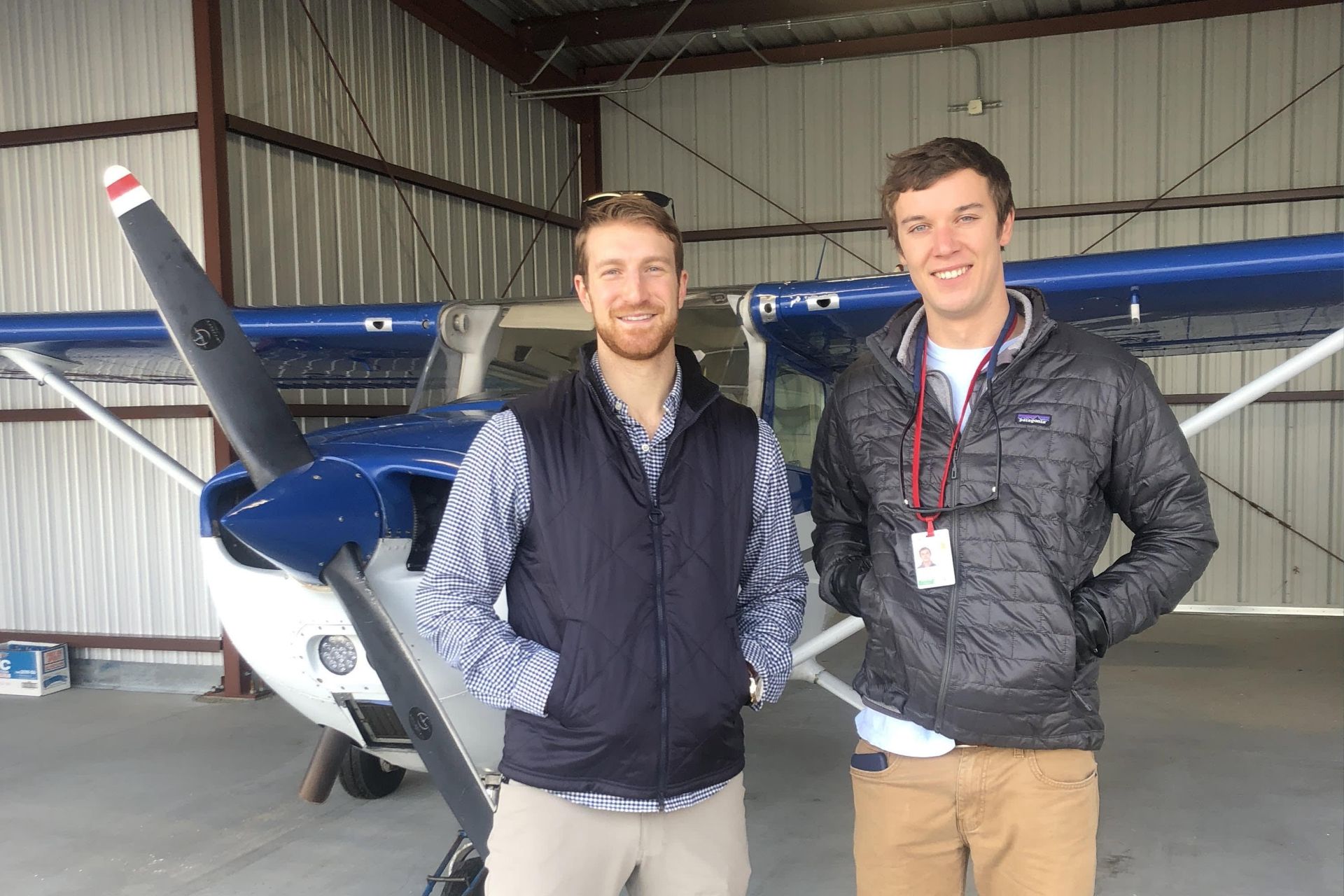 هم بینان گذاران استارتاپ Regent در جلوی گلایدر دریایی