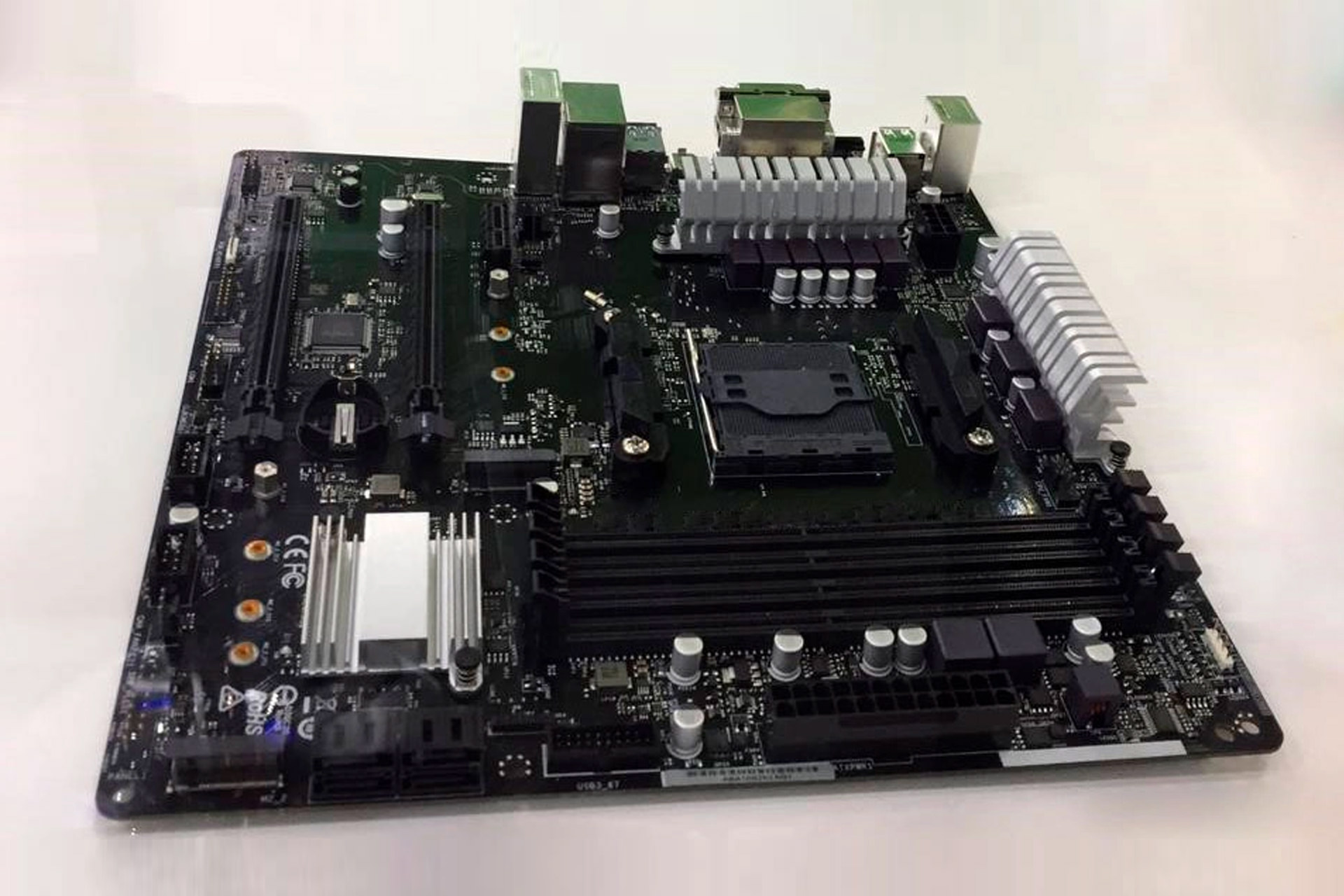 روسیه تولید مادربرد اختصاصی AMD B450 را آغاز کرد