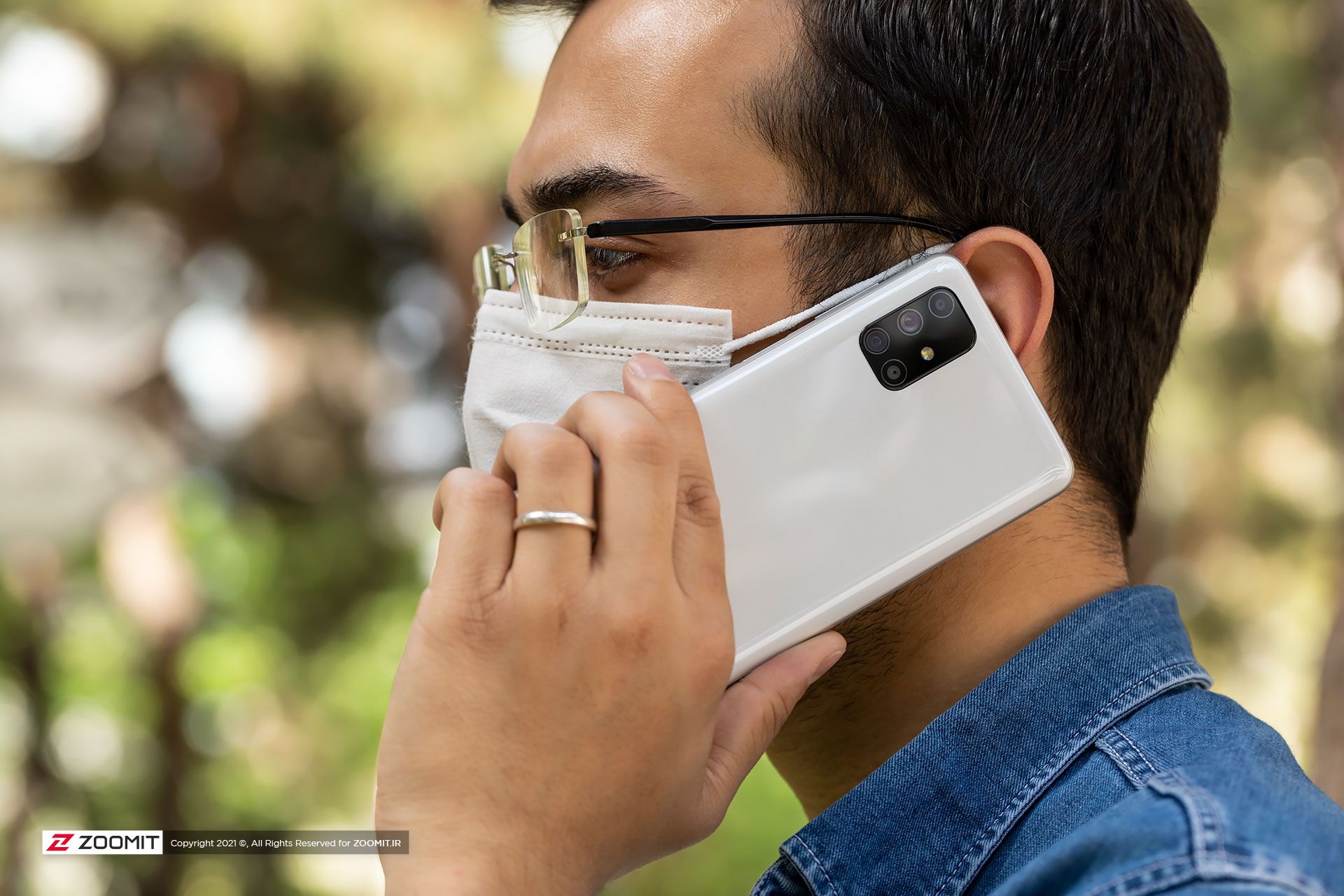 گوشی گلکسی M51 سامسونگ در مکالمه صوتی