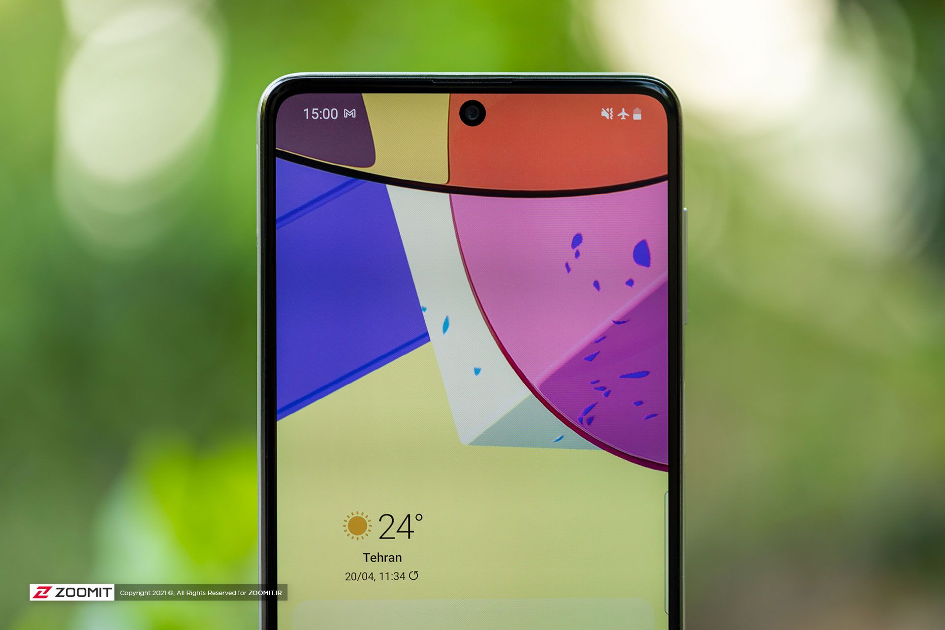 حاشیه بالای صفحه نمایش و روزنه دوربین سلفی گوشی گلکسی M51 سامسونگ 