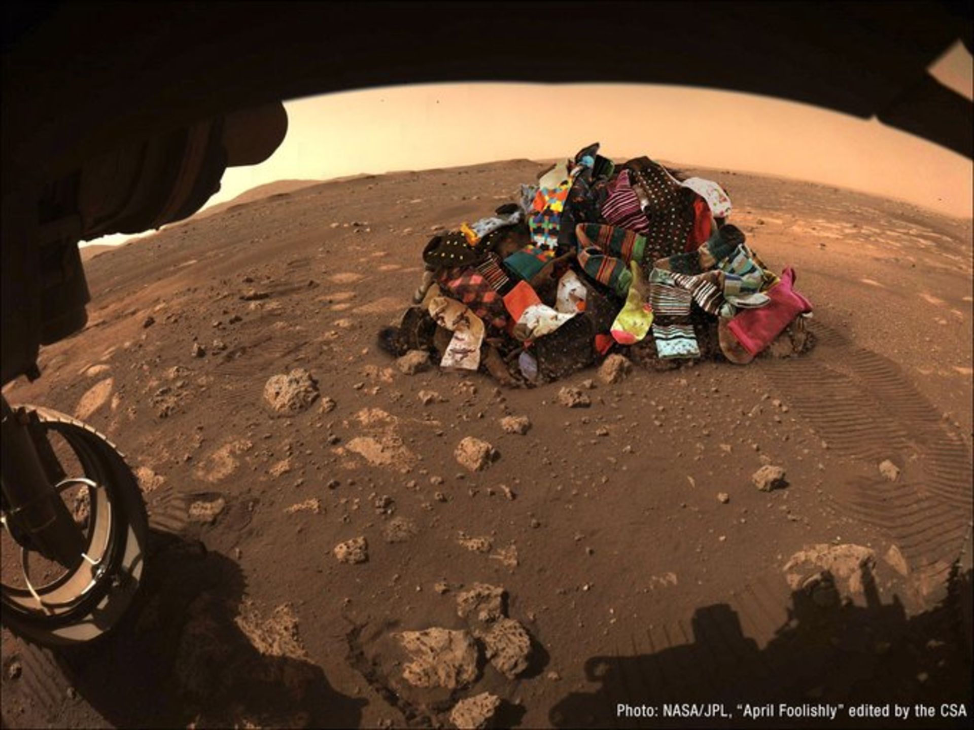 دروغ اول آوریل: جوراب در مریخ