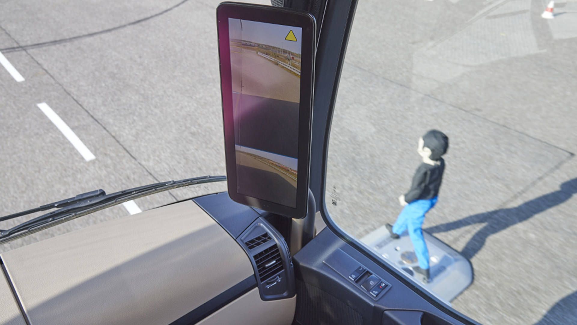 کامیون مرسدس بنز آکتروس / Mercedes-Benz Actros Truck سفید رنگ مجهز به محافظ کناری