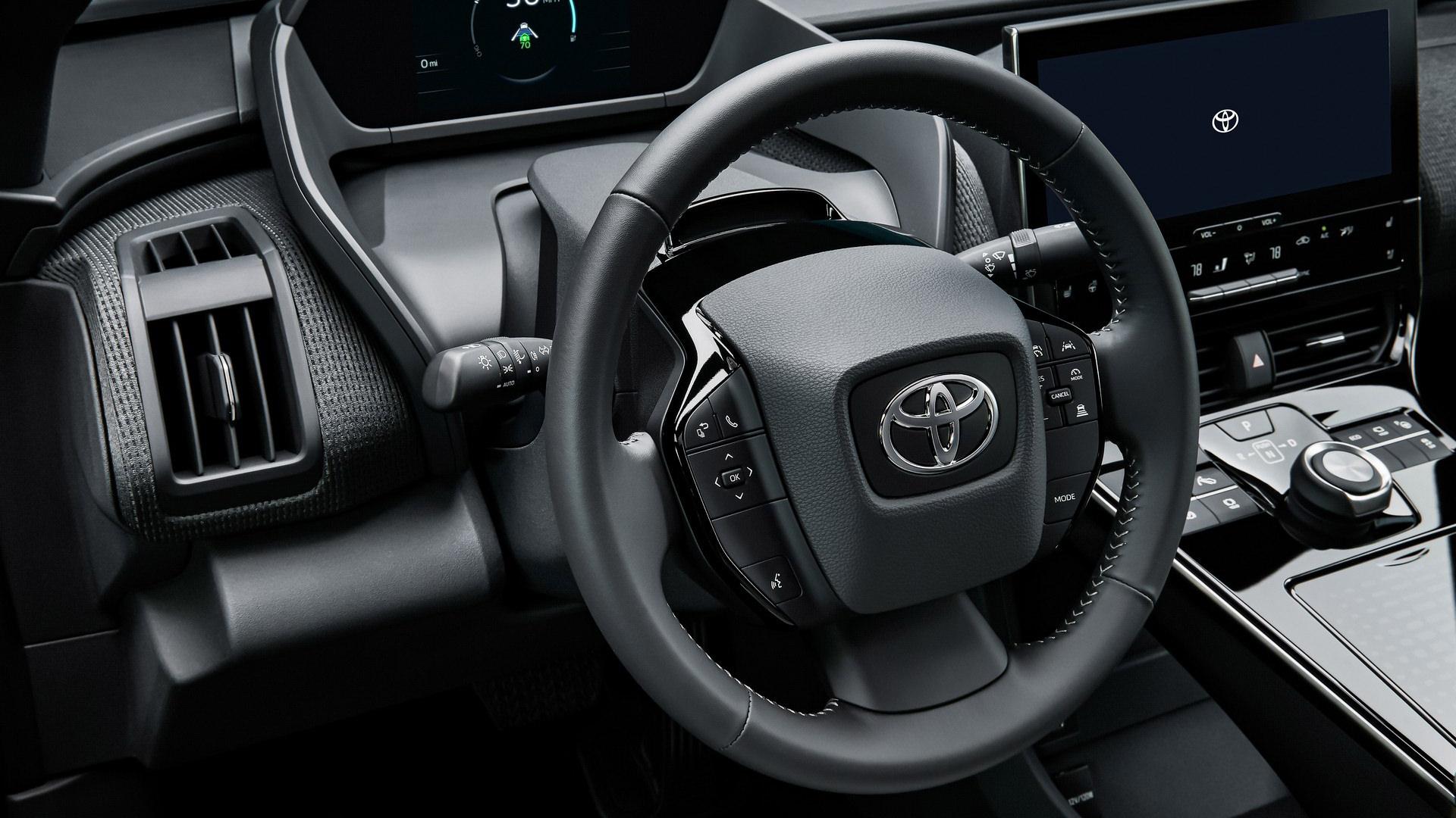 غربیلک فرمان کراس اور مفهومی تویوتا / Toyota bZ4X Concept
