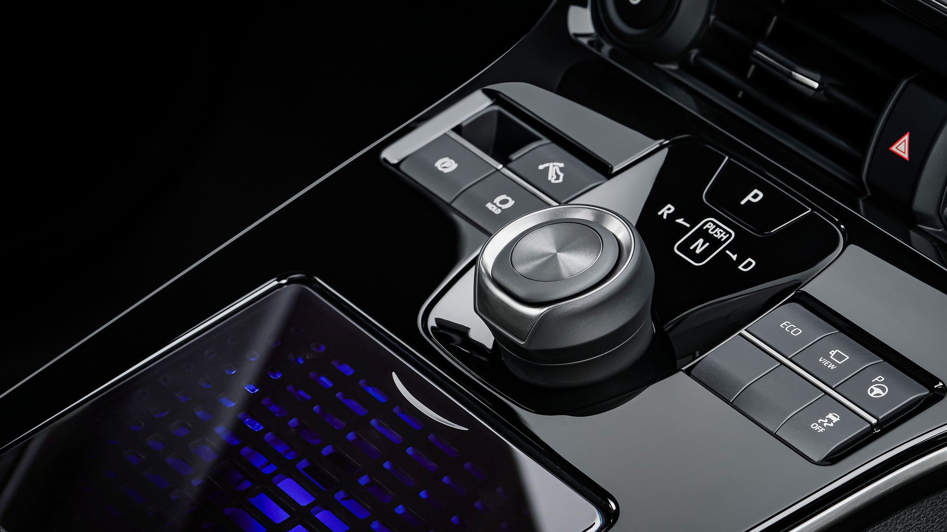 کنسول مرکزی کراس اور مفهومی تویوتا / Toyota bZ4X Concept